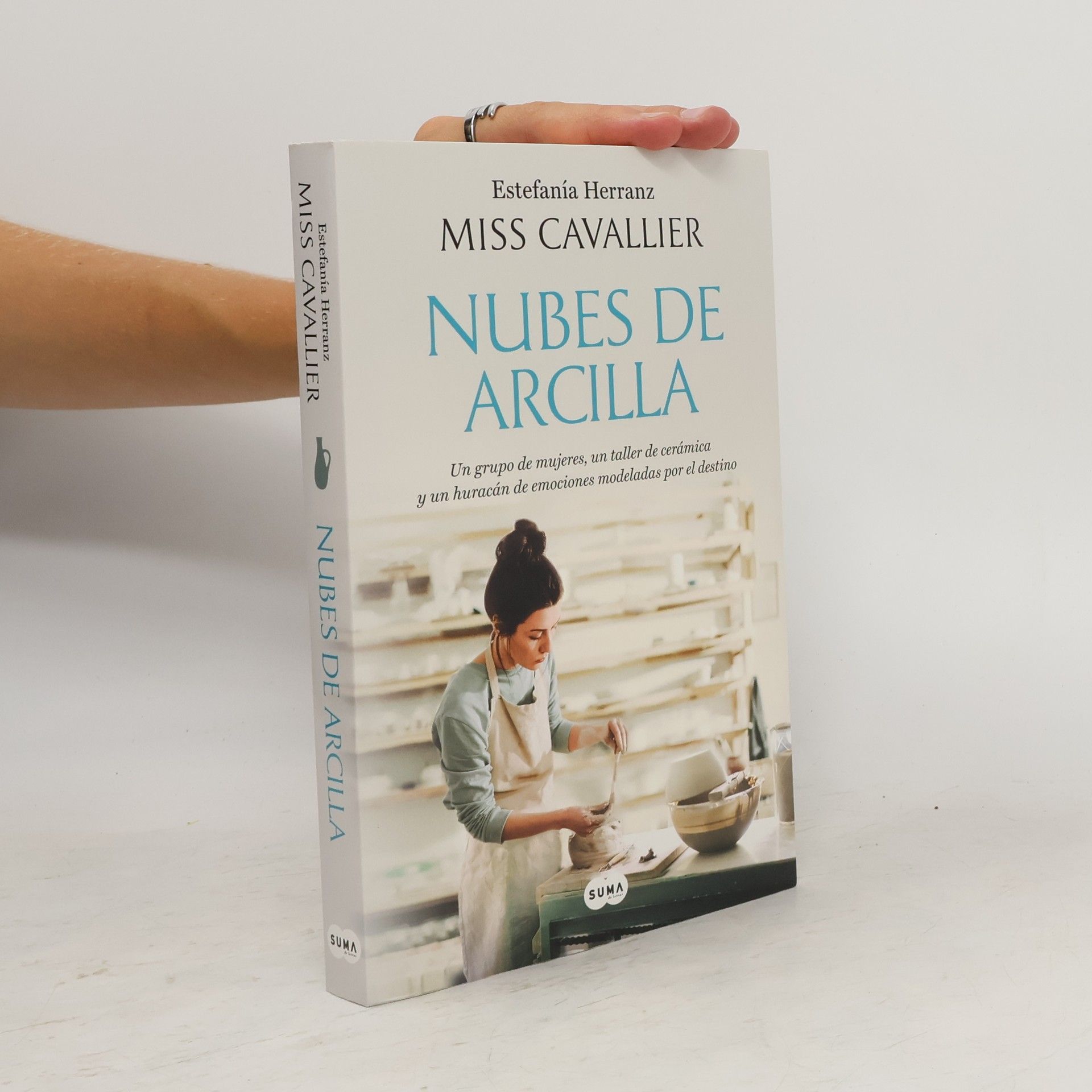 Miss Cavallier Nubes de Arcilla
