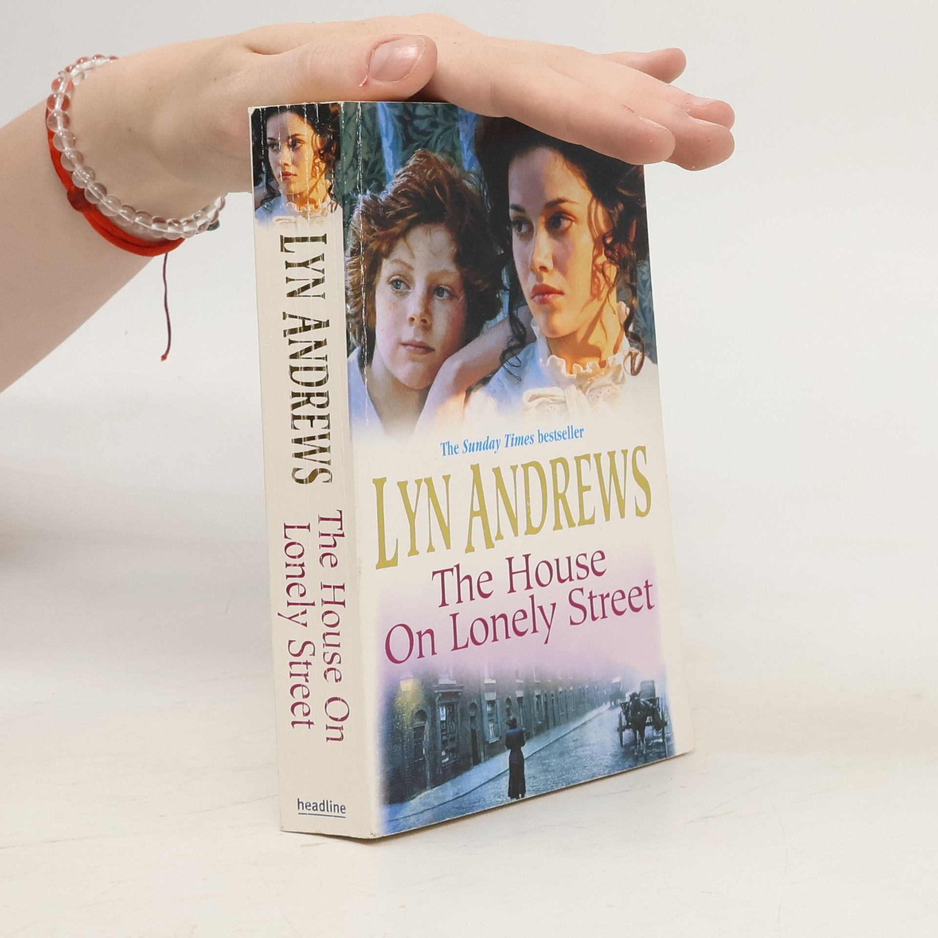 Lyn Andrews The House on Lonely Street