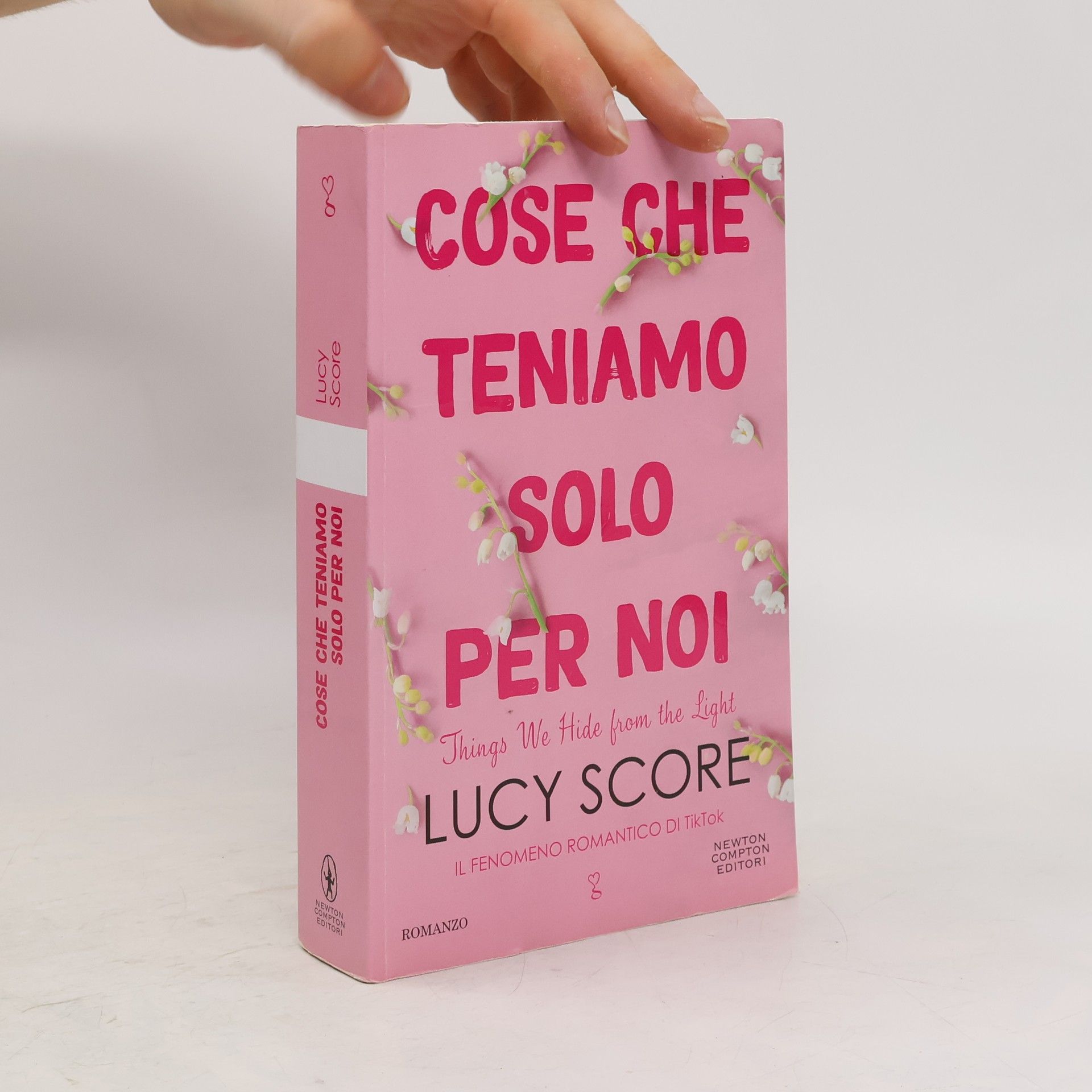 Lucy Score Cose che teniamo solo per noi. Things we hide from the light