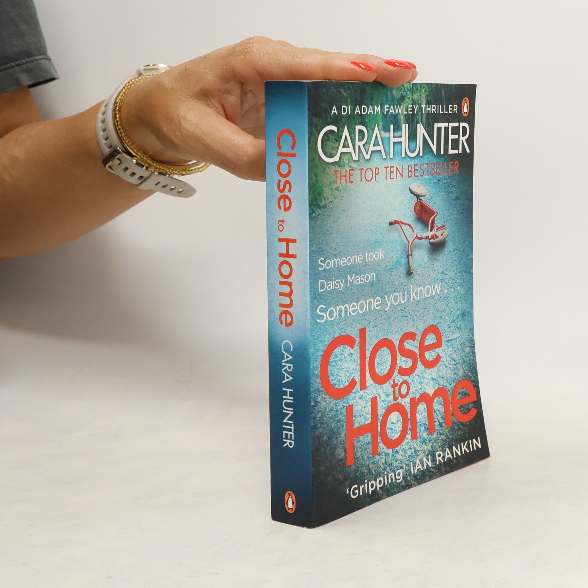 Cara Hunter Close to Home