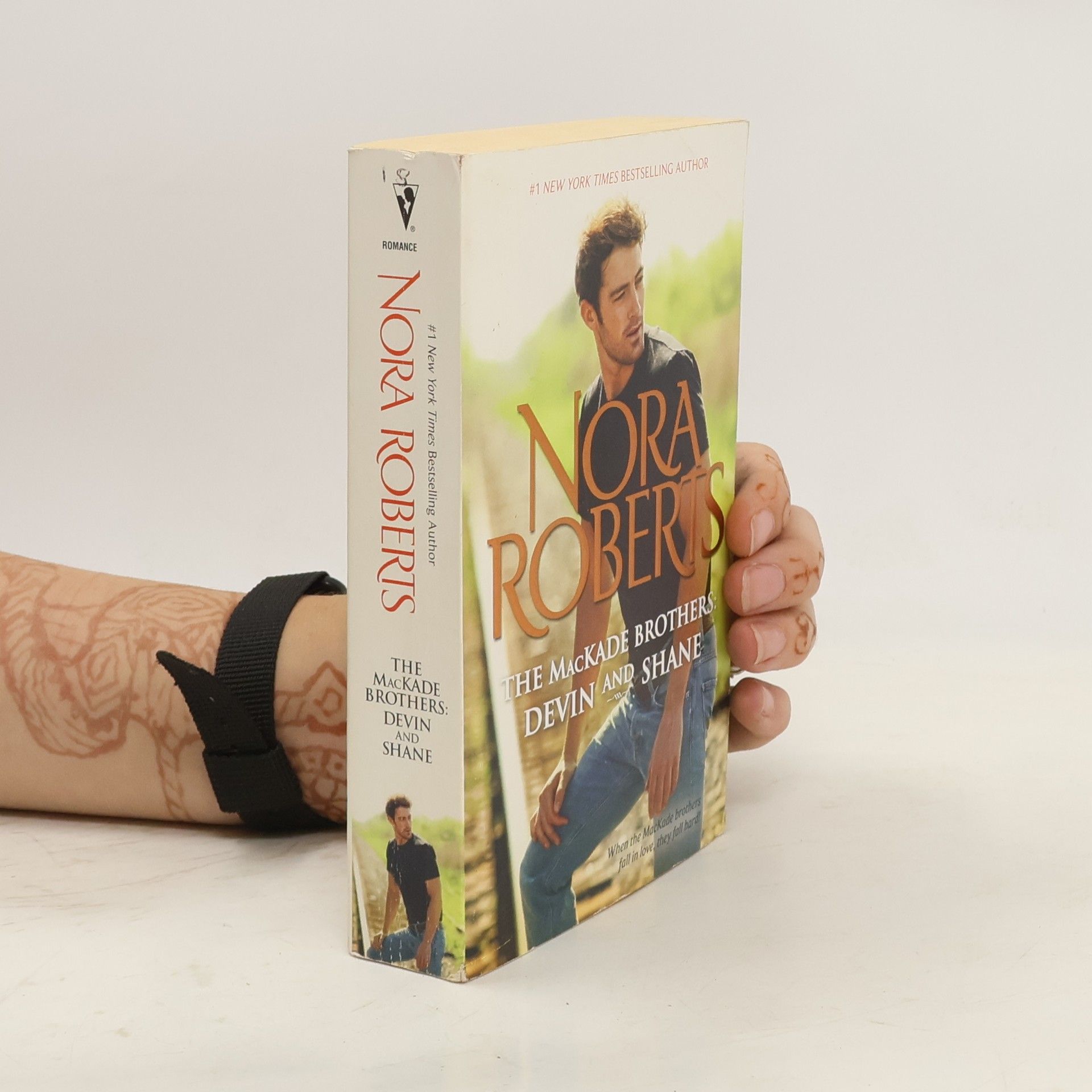 Nora Roberts The MacKade Brothers. Devin & Shane