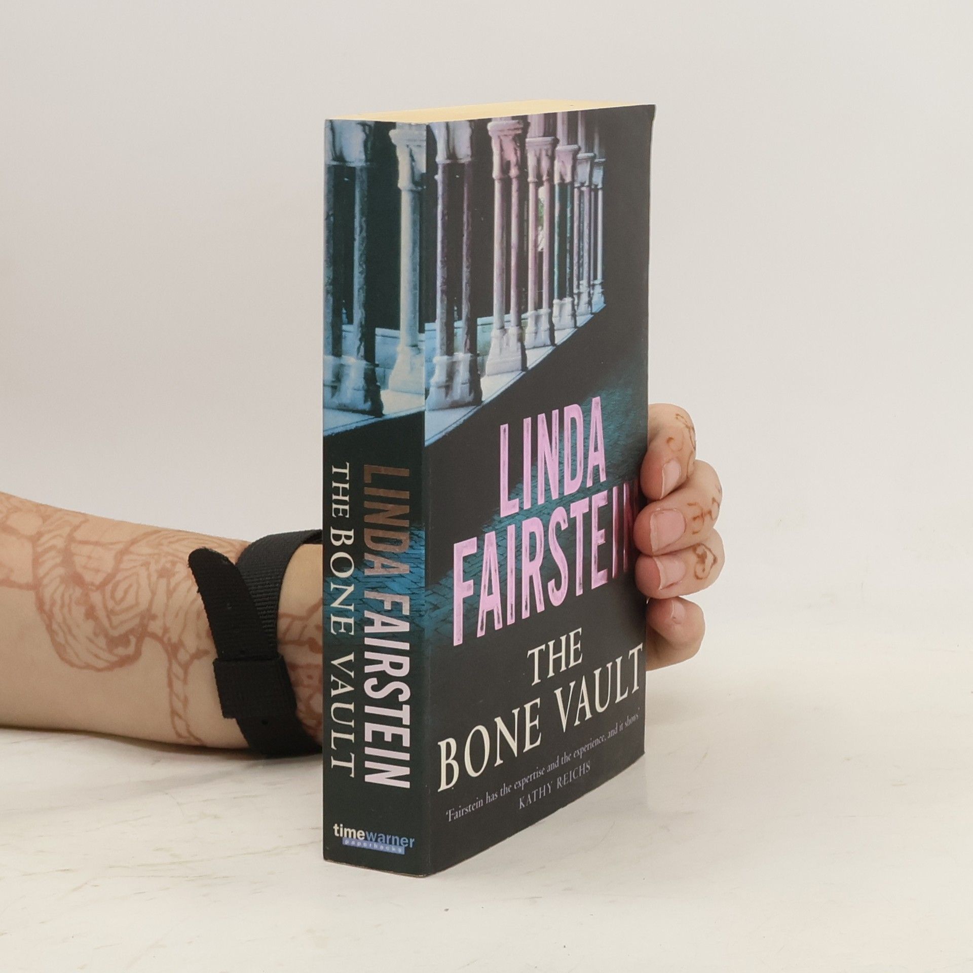 Linda Fairstein The bone vault