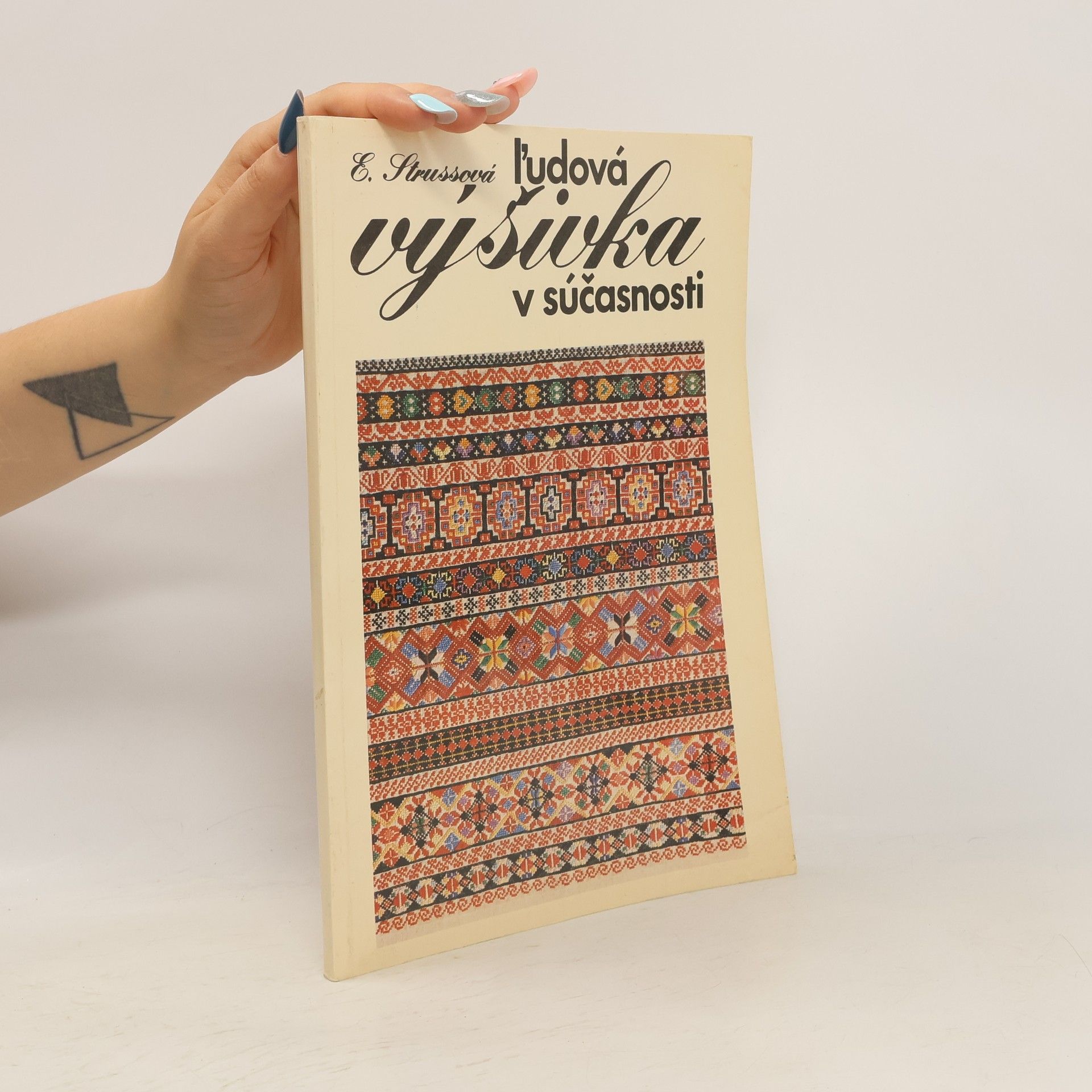 Elena Strussová Ľudová výšivka v súčasnosti