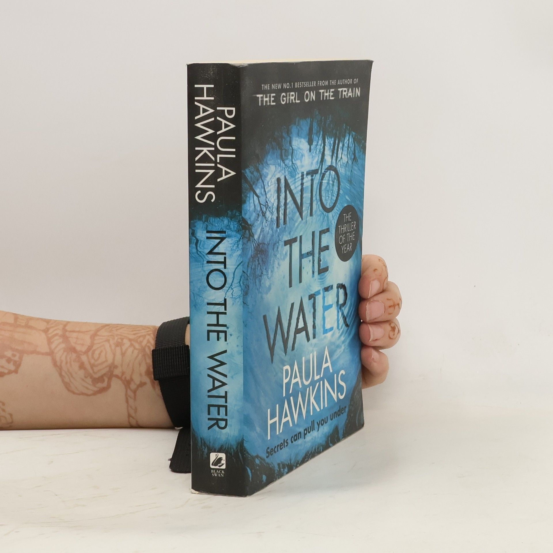 Paula Hawkins Into the water