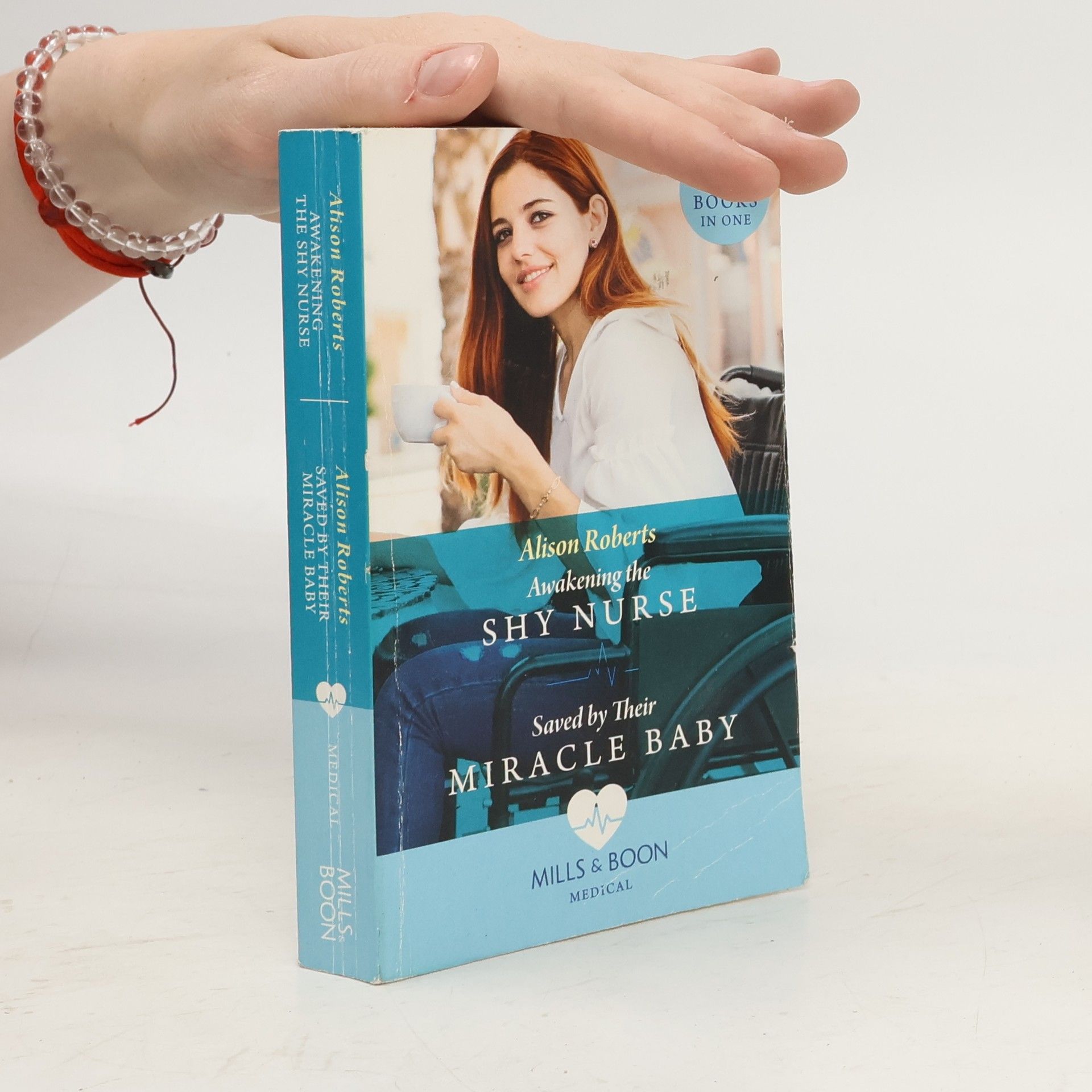 Alison Roberts Awakening the Shy Nurse / Saved by Their Miracle Baby