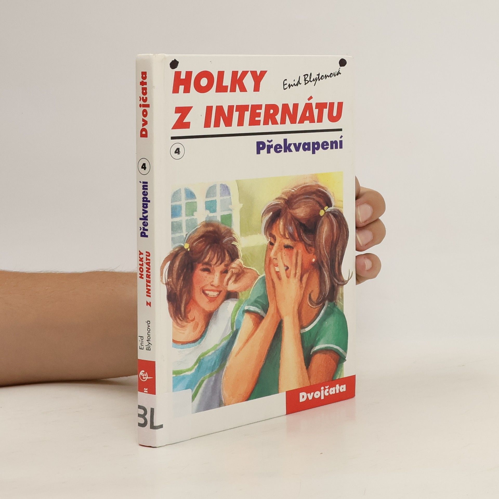 Enid Blyton Holky z internátu 4. Překvapení