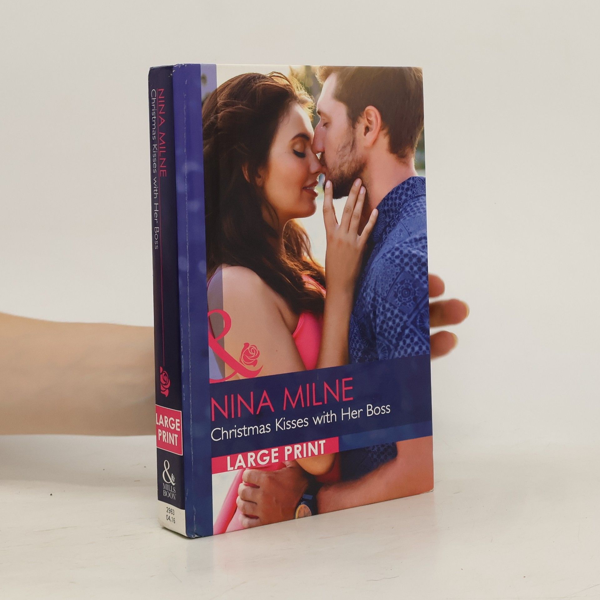 Nina Milne Christmas Kisses with Her Boss