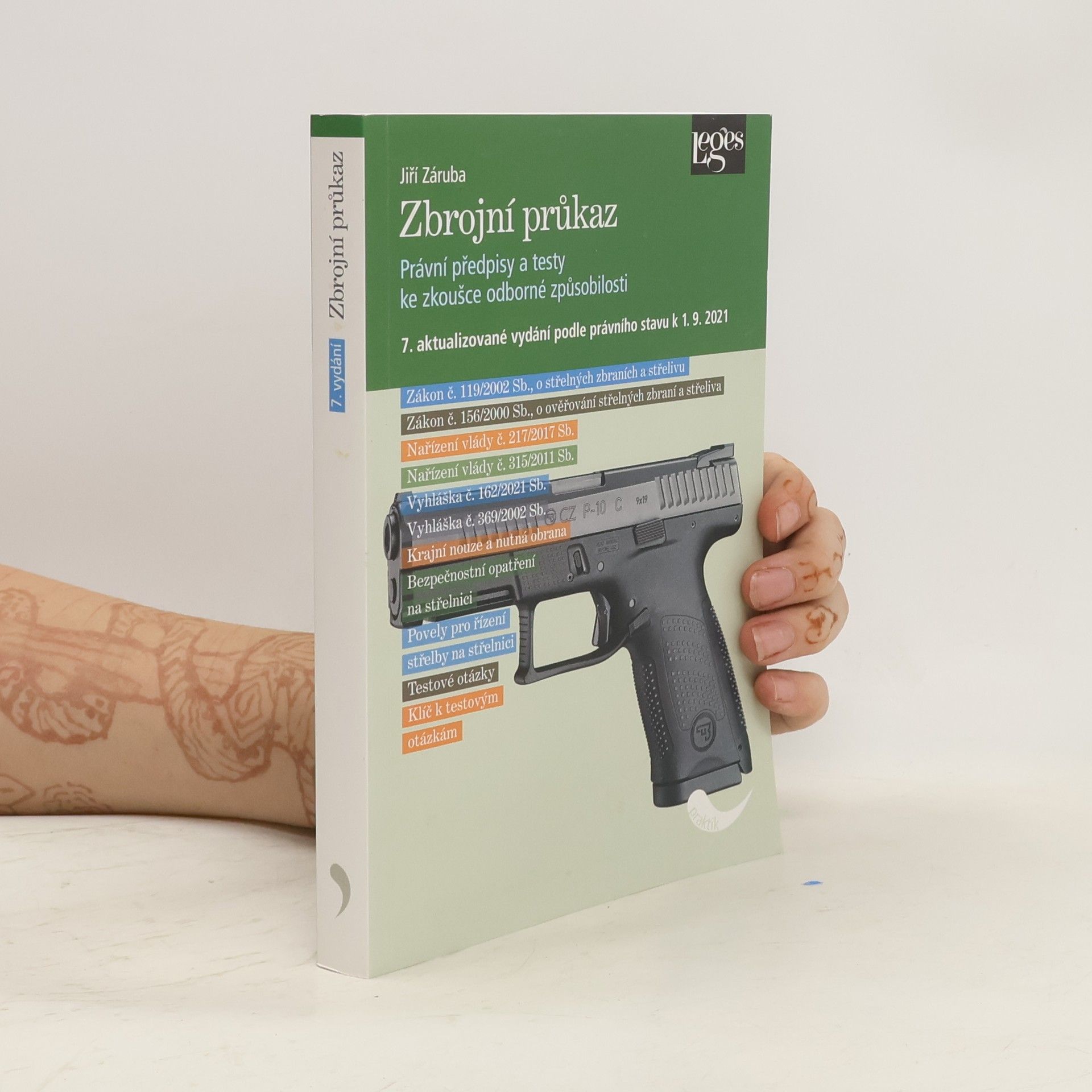 Jiří Záruba Zbrojní průkaz : právní předpisy a testy ke zkoušce odborné způsobilosti : podle právního stavu k 1.9.2021