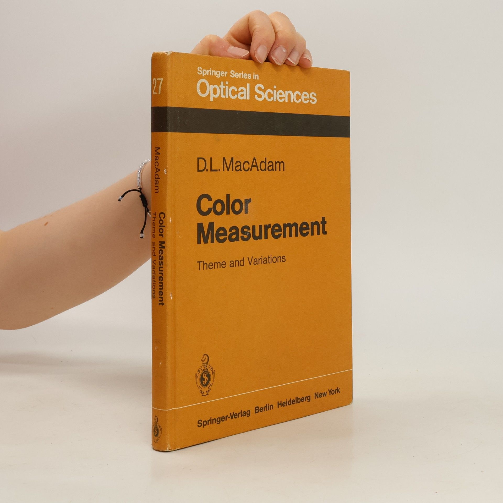 D. L. MacAdam Color measurement : theme and variations