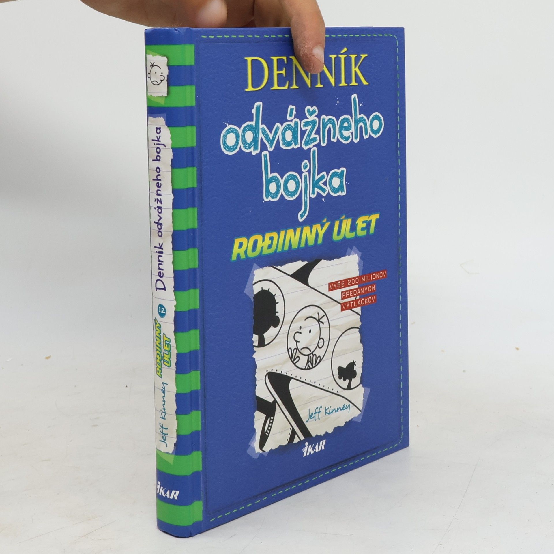 Jeff Kinney  Denník odvážneho bojka 12. Rodinný úlet
