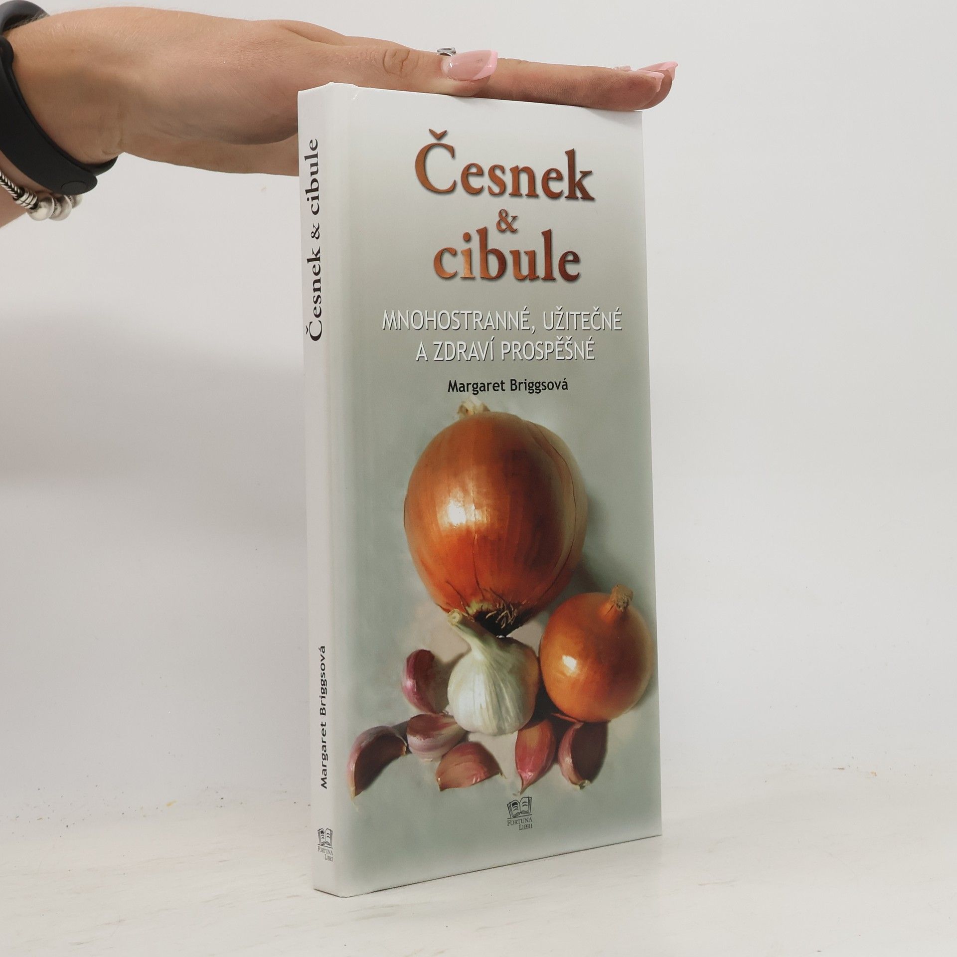 Margaret Briggs Česnek & cibule : mnohostranné, užitečné a zdraví prospěšné