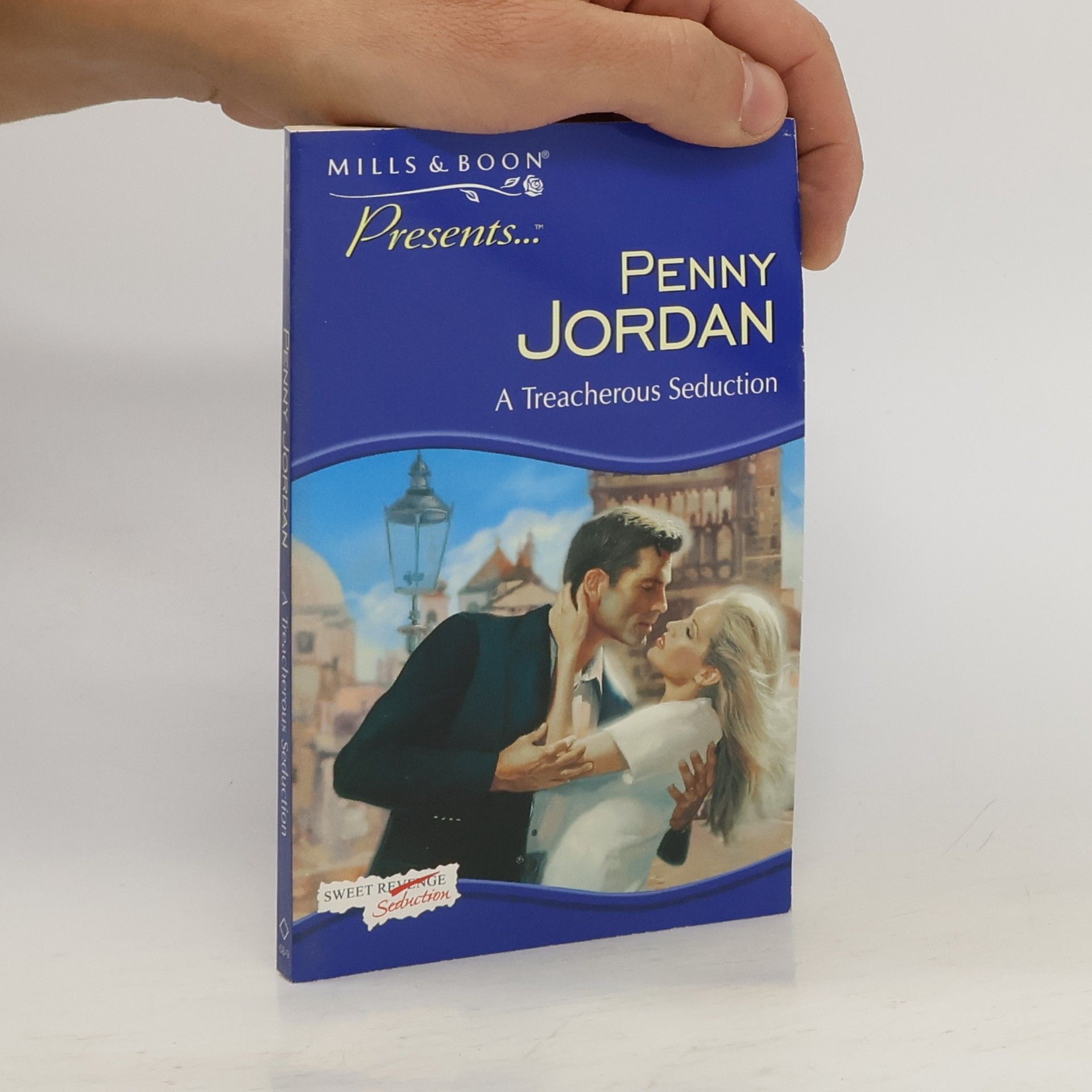 Penny Jordan A Treacherous Seduction