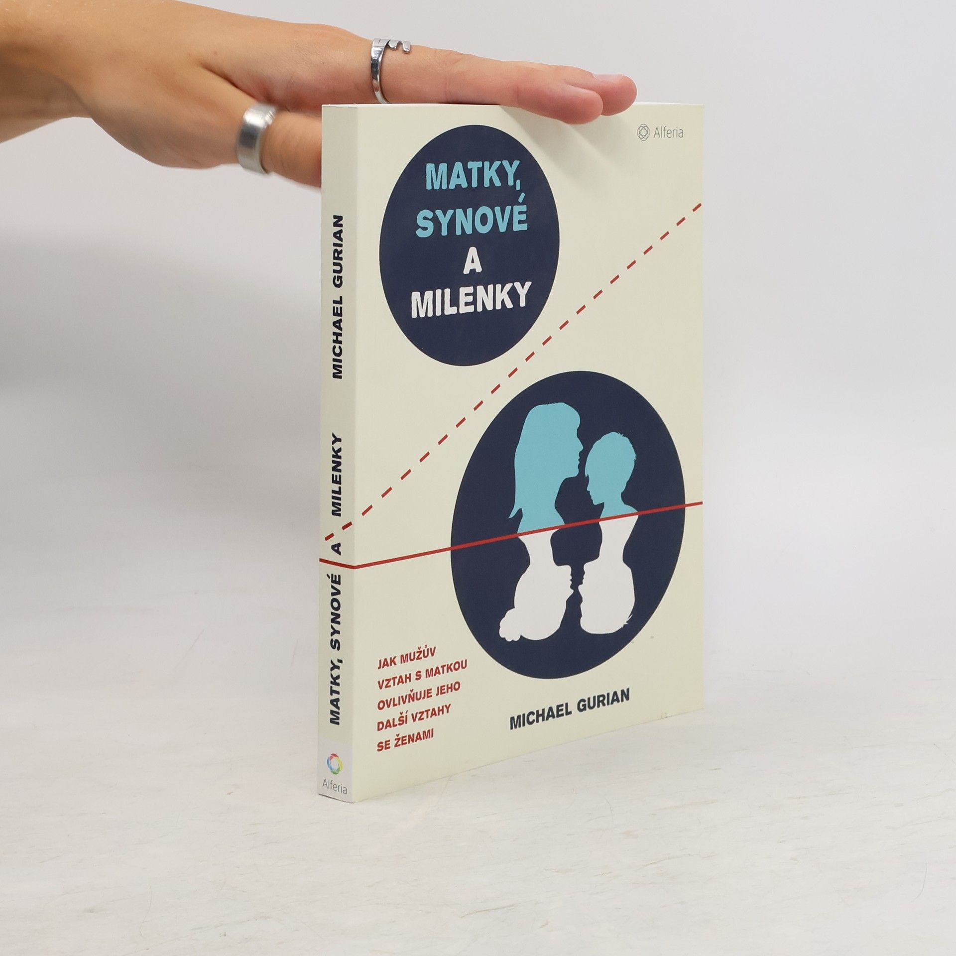 Matky, synové a milenky: Jak mužův vztah s matkou ovlivňuje jeho další vztahy se ženami