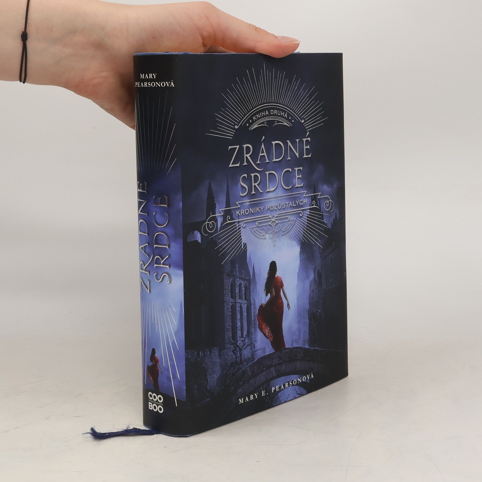 Mary E. Pearson Zrádné srdce. Kroniky pozůstalých. Kniha druhá