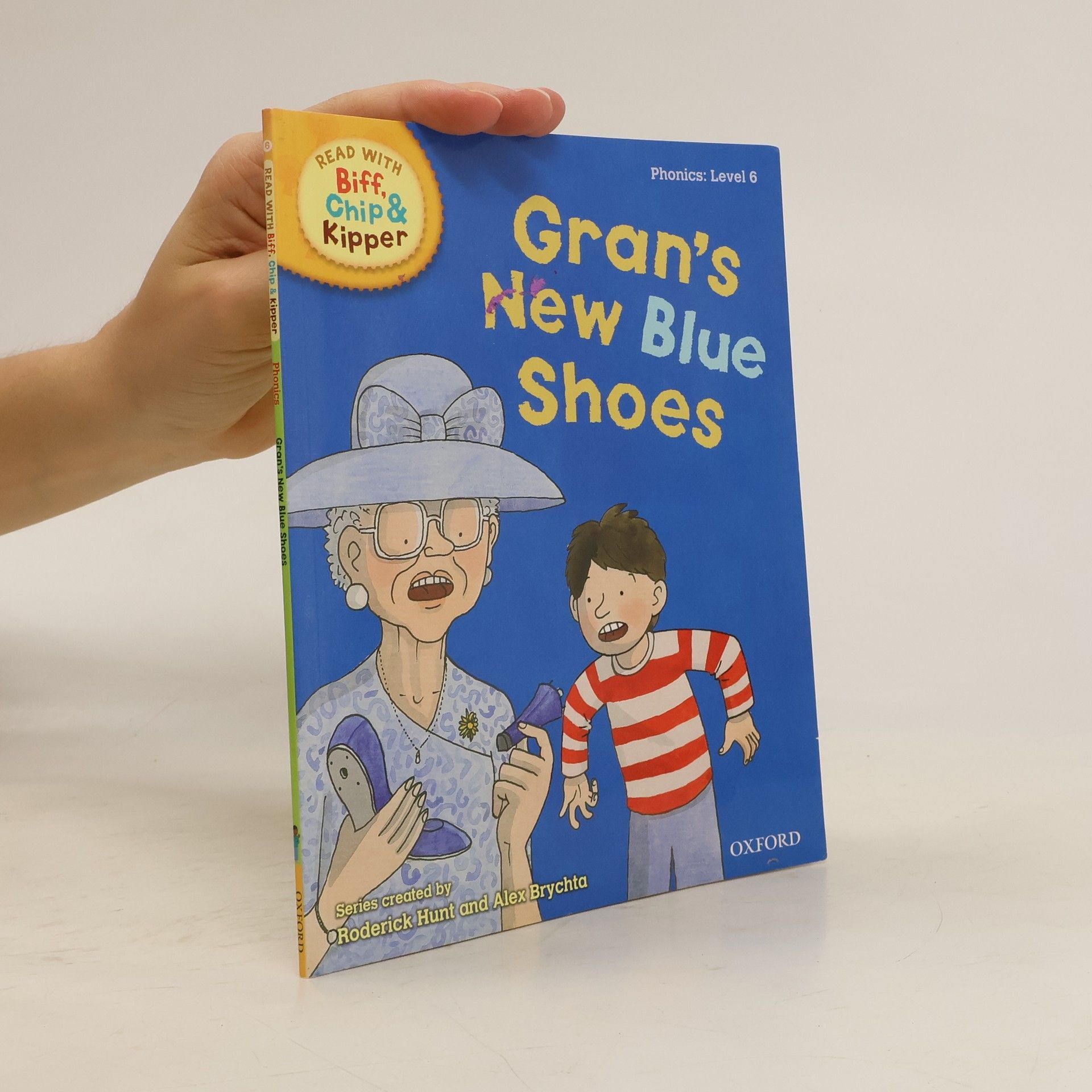 Roderick Hunt Read with Biff, Chip & Kipper Level 6. Gran's New Blue Shoes