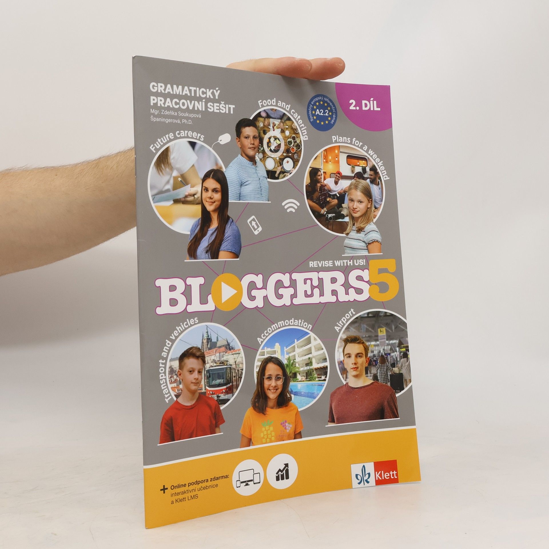 Helena Flámová Bloggers 5 : revise with us!. Pracovní sešit