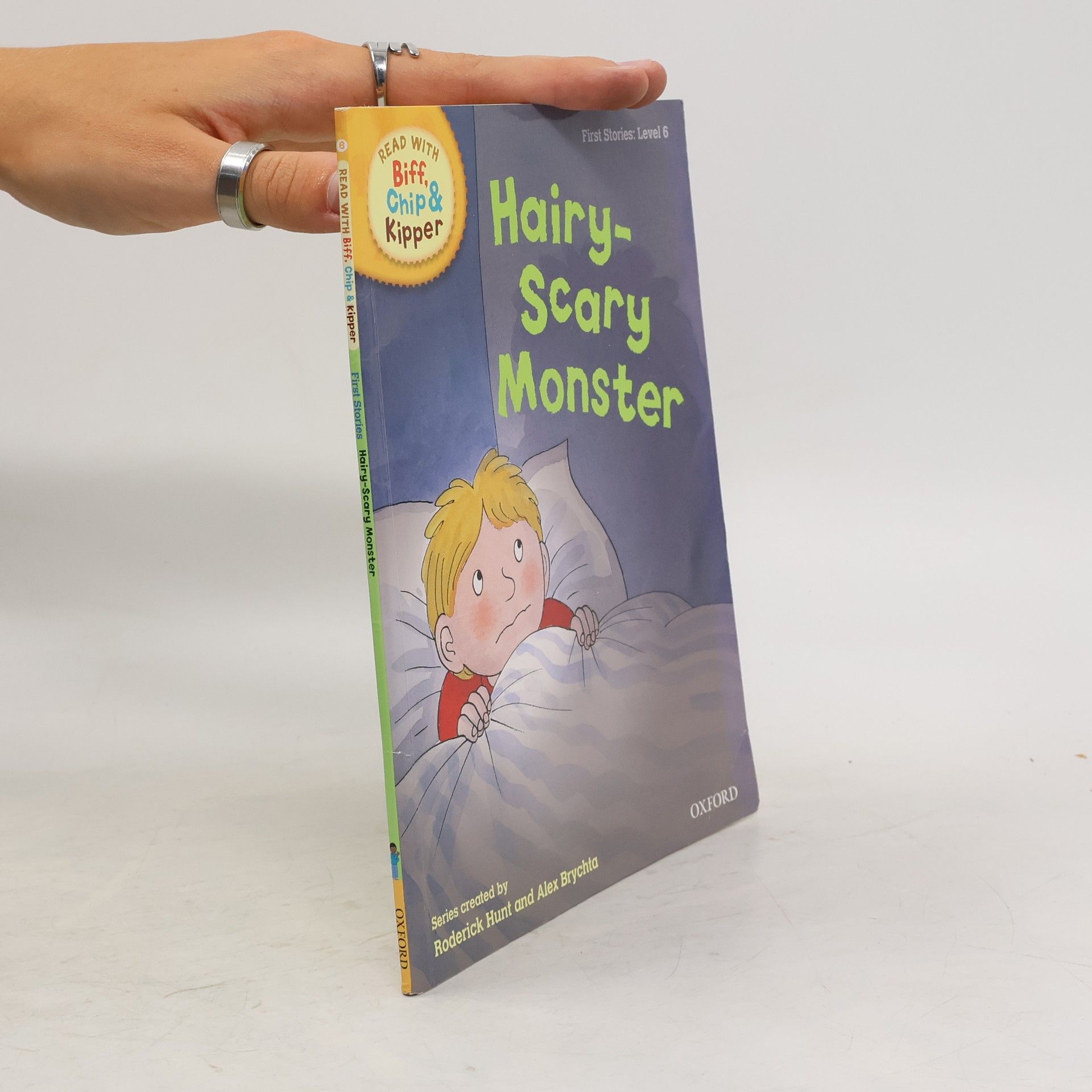 Roderick Hunt Read with Biff, Chip & Kipper Level 6. Hairy-Scary Monster