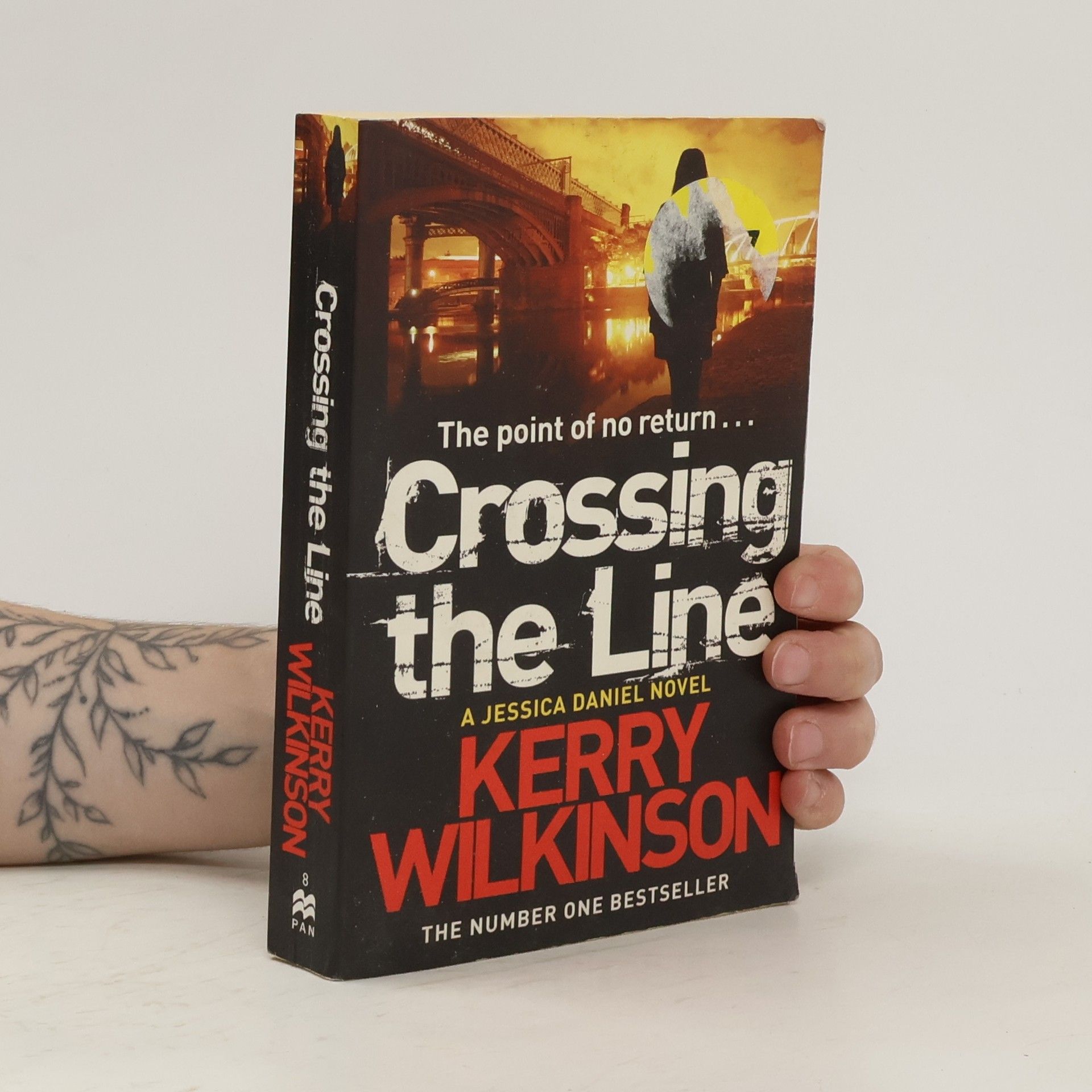 Kerry Wilkinson Crossing the Line