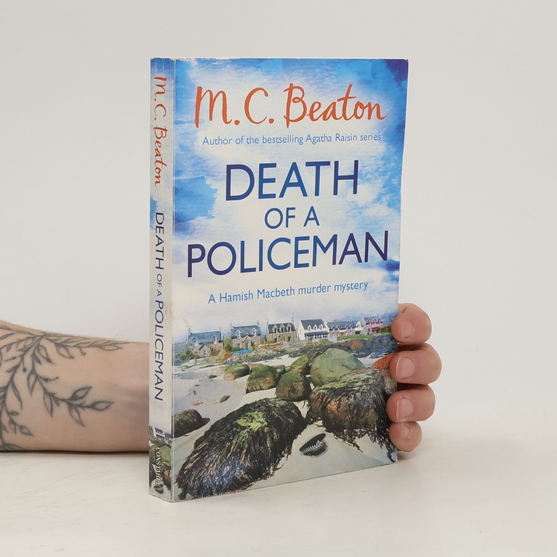 M. C. Beaton Death of a Policeman