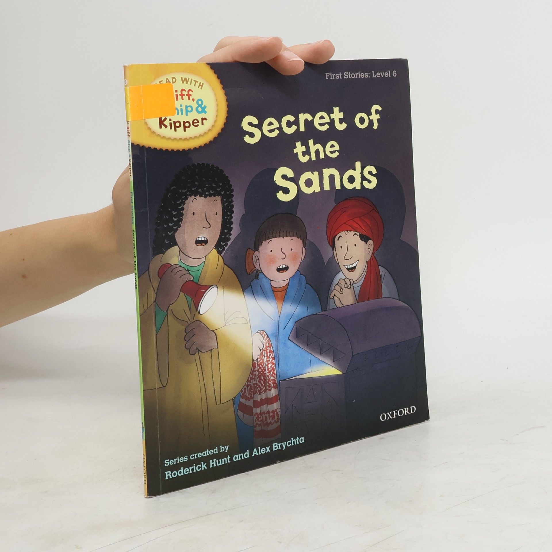 Roderick Hunt Read with Biff, Chip & Kipper Level 6. Secret of the Sands