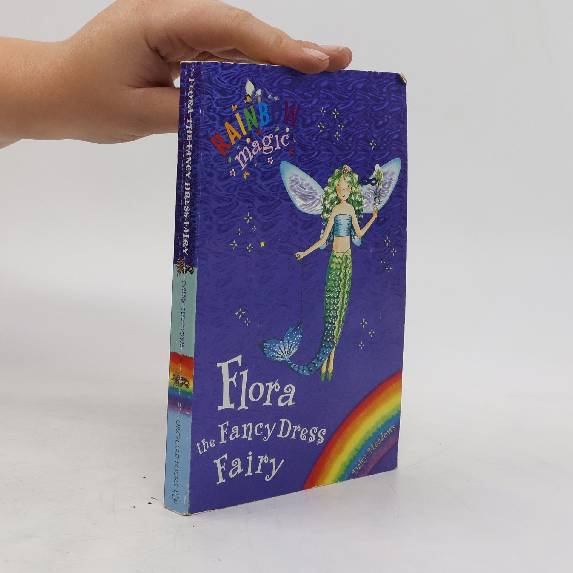 Daisy Meadows Rainbow magic: Flora the fancy dress fairy