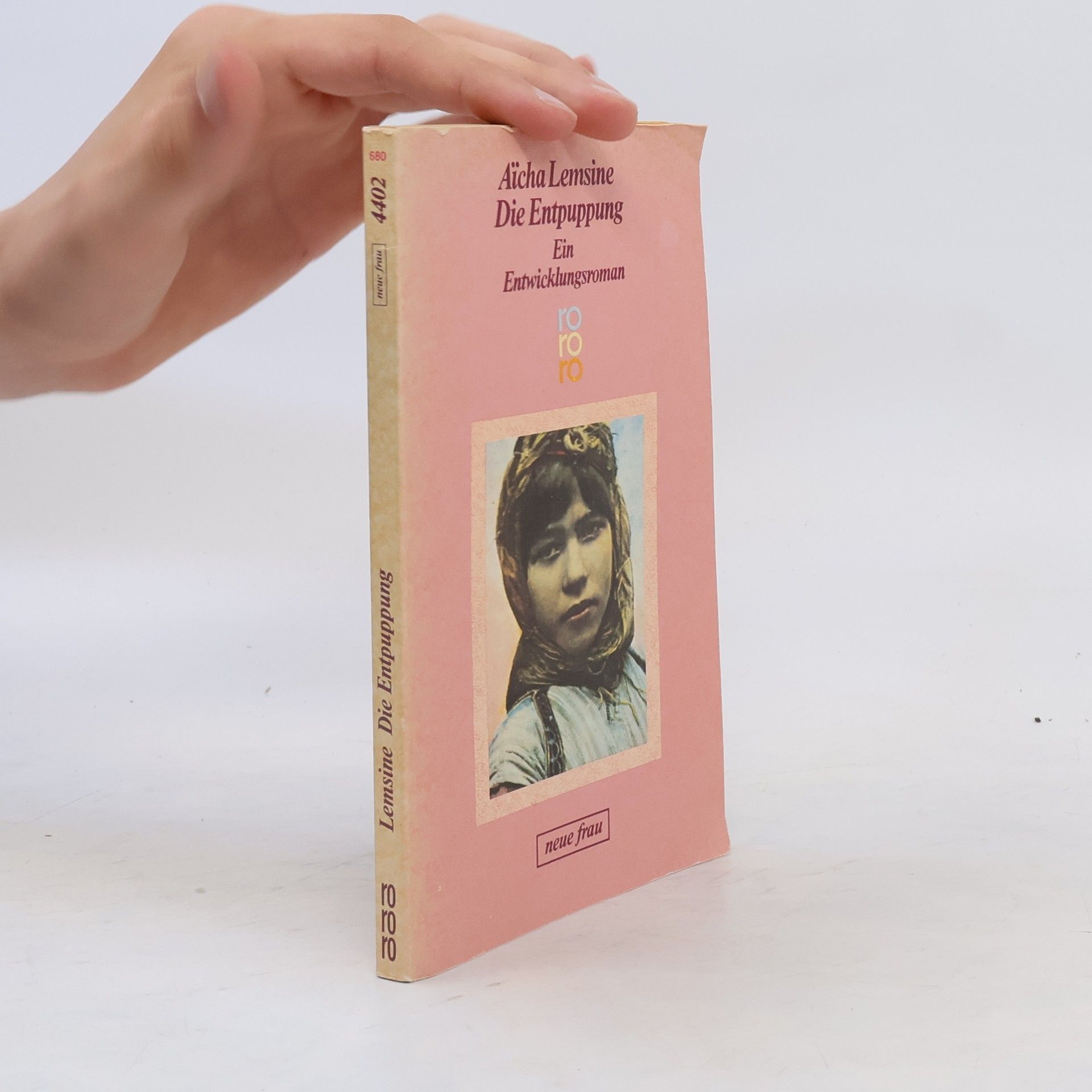 Aïcha Lemsine Die Entpuppung