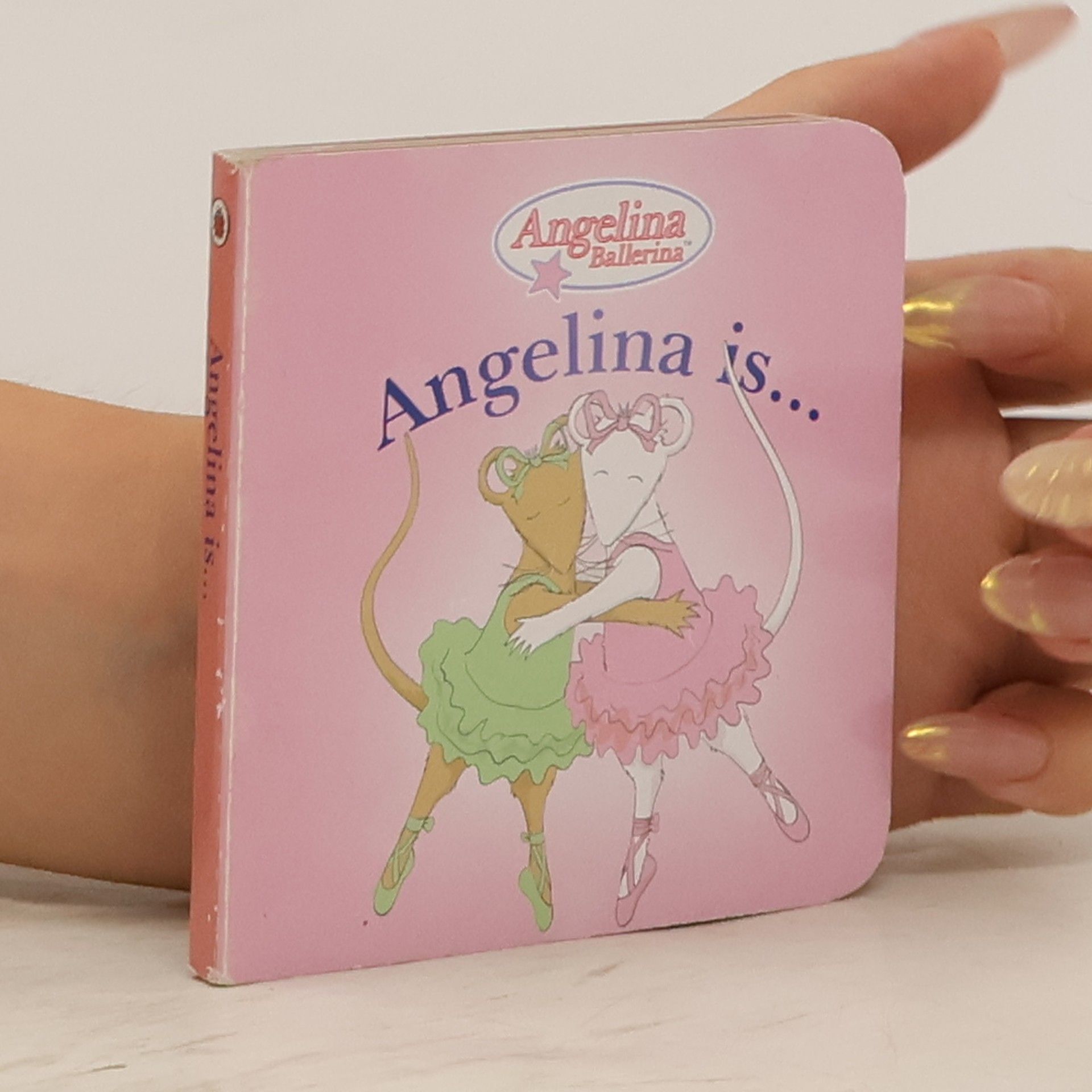 AA.VV. Angelina is...