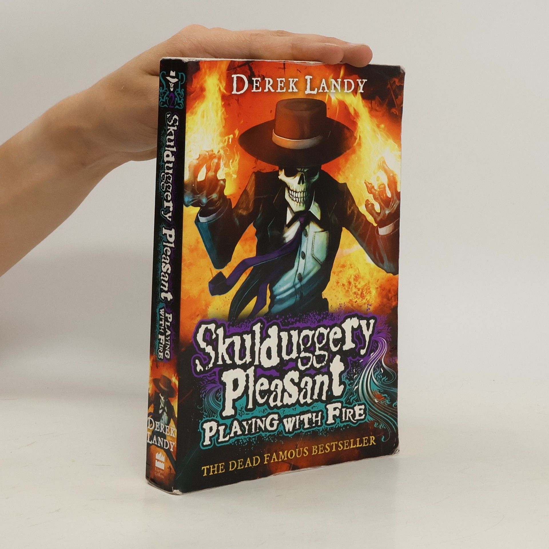 Derek Landy Skulduggery Pleasant: Playing With Fire