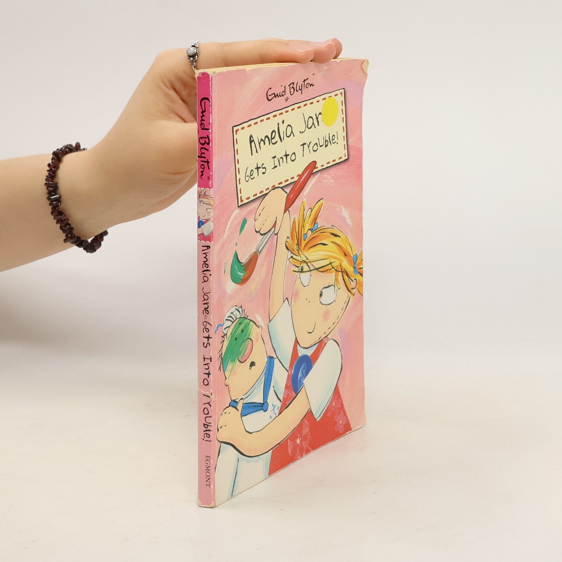 Enid Blyton Amelia Jane Gets into Trouble