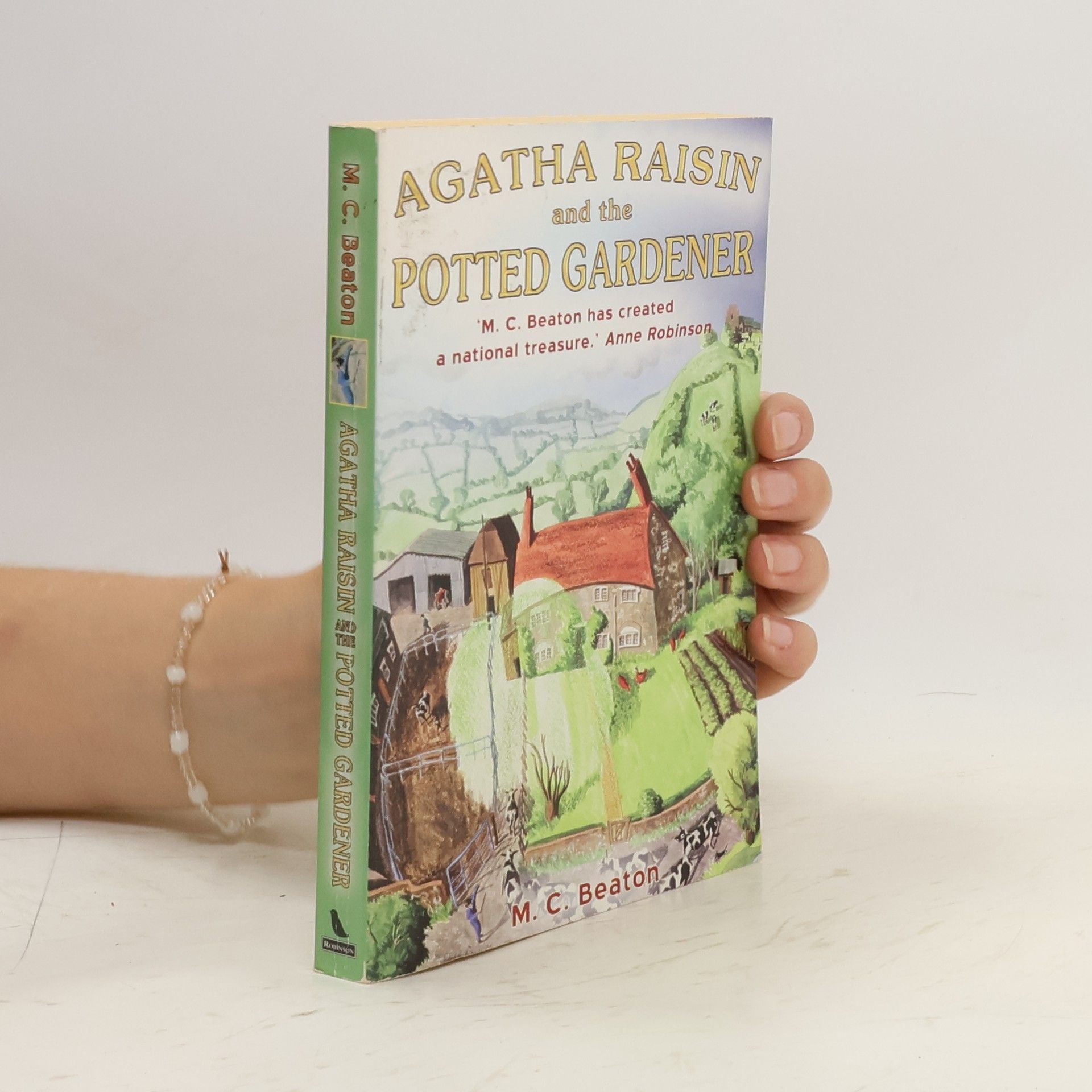 M. C. Beaton Agatha Raisin and the Potted Gardener