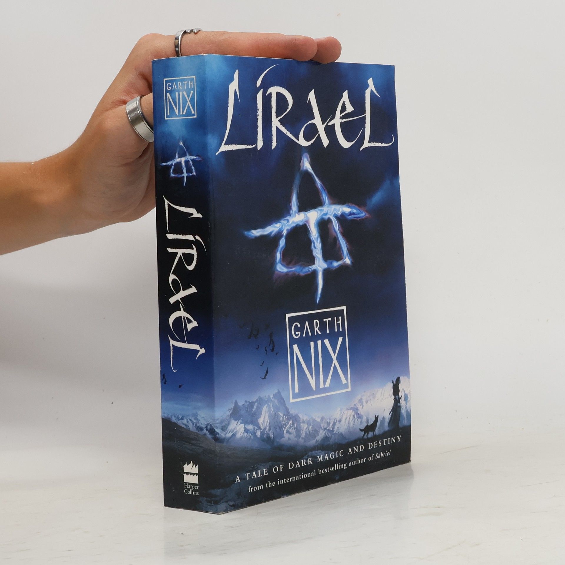 Garth Nix Lirael : daughter of the Clayr