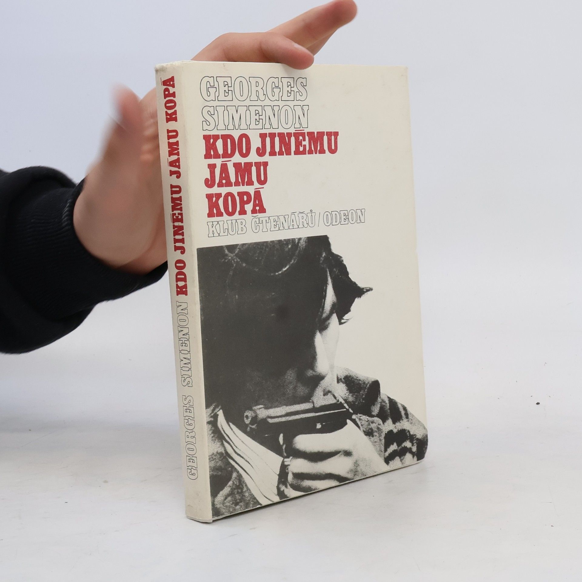 Georges Simenon Kdo jinému jámu kopá