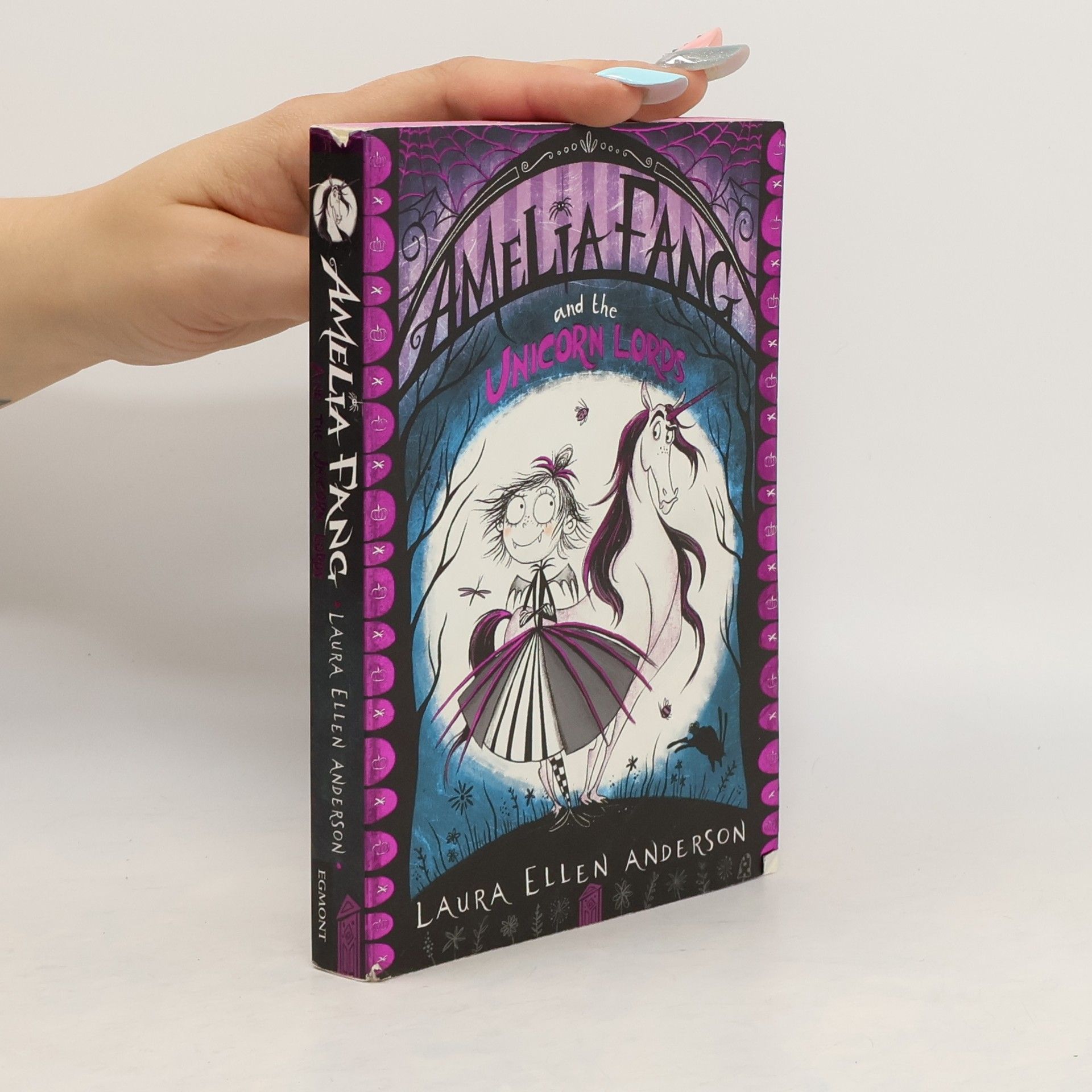 Laura Anderson Amelia Fang and the Unicorn Lords