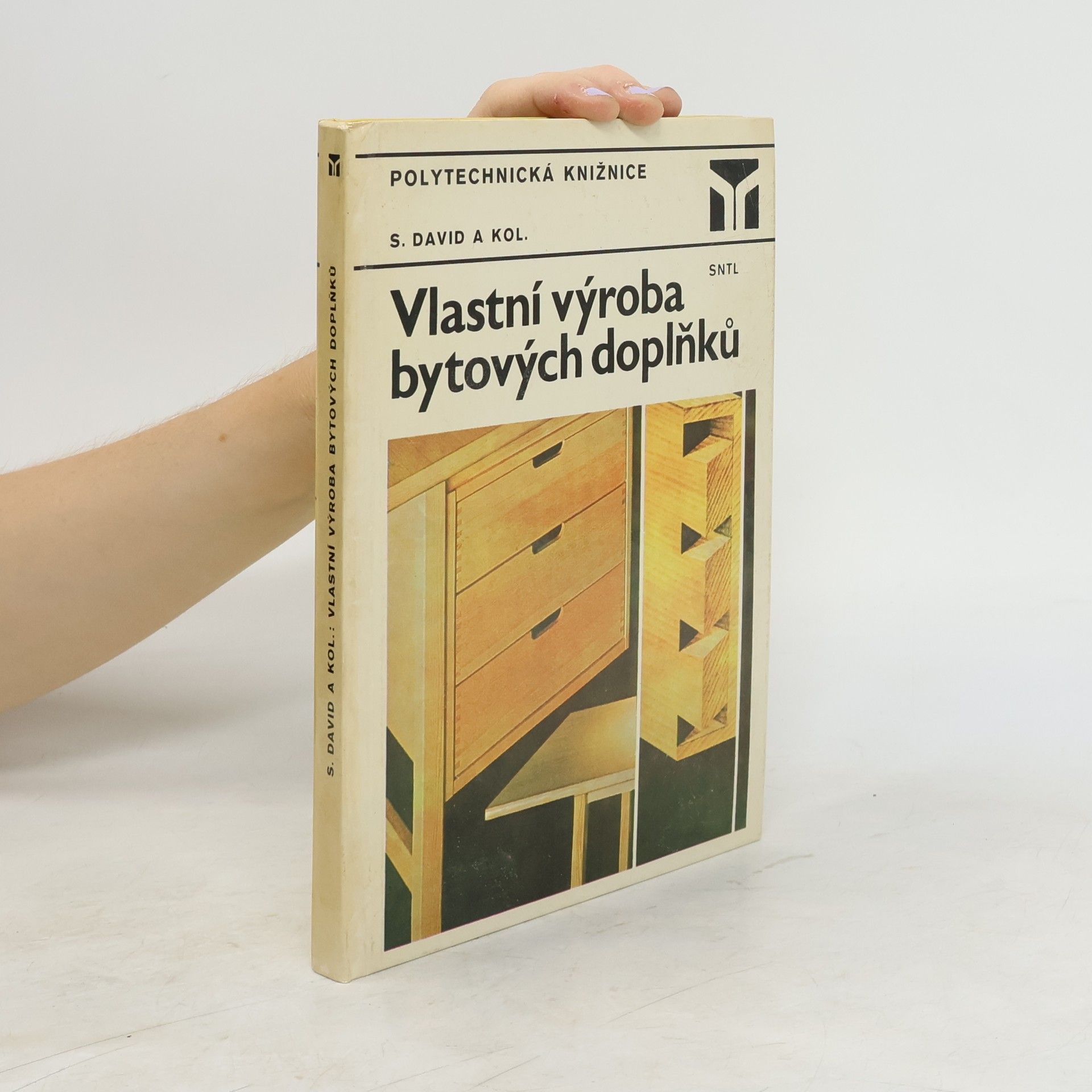 kolektiv Vlastní výroba bytových doplňků