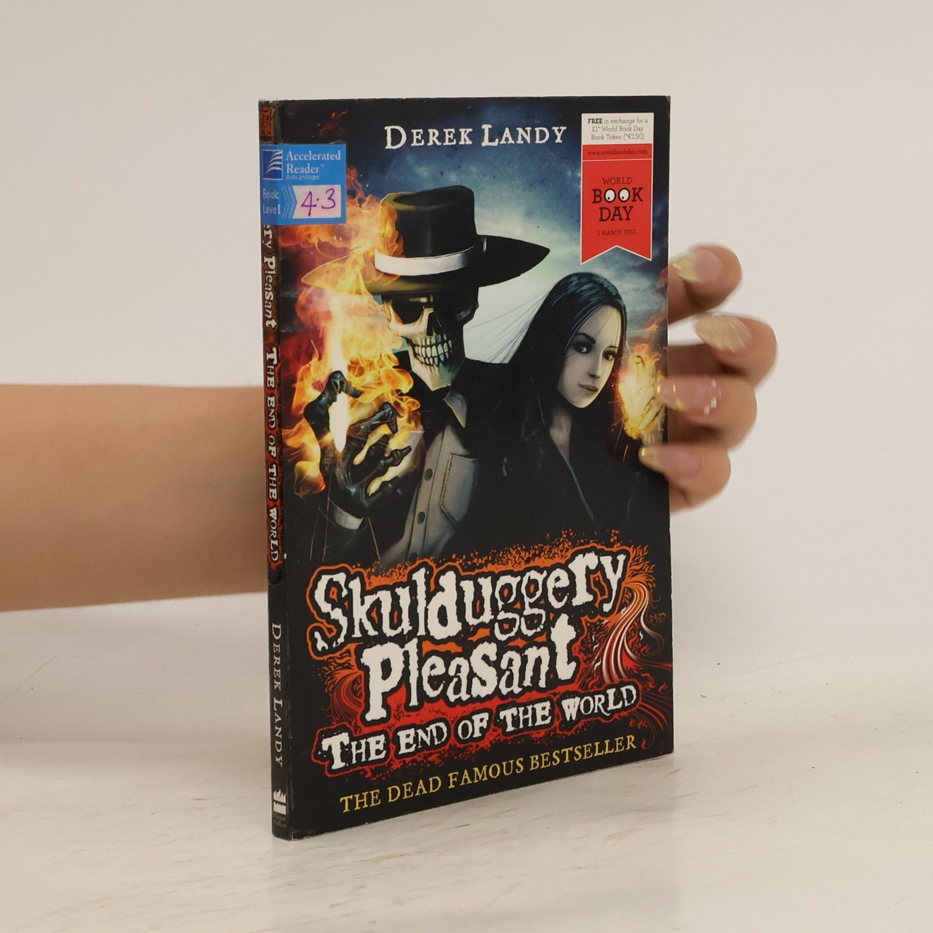 Derek Landy Skulduggery Pleasant: The end of the world