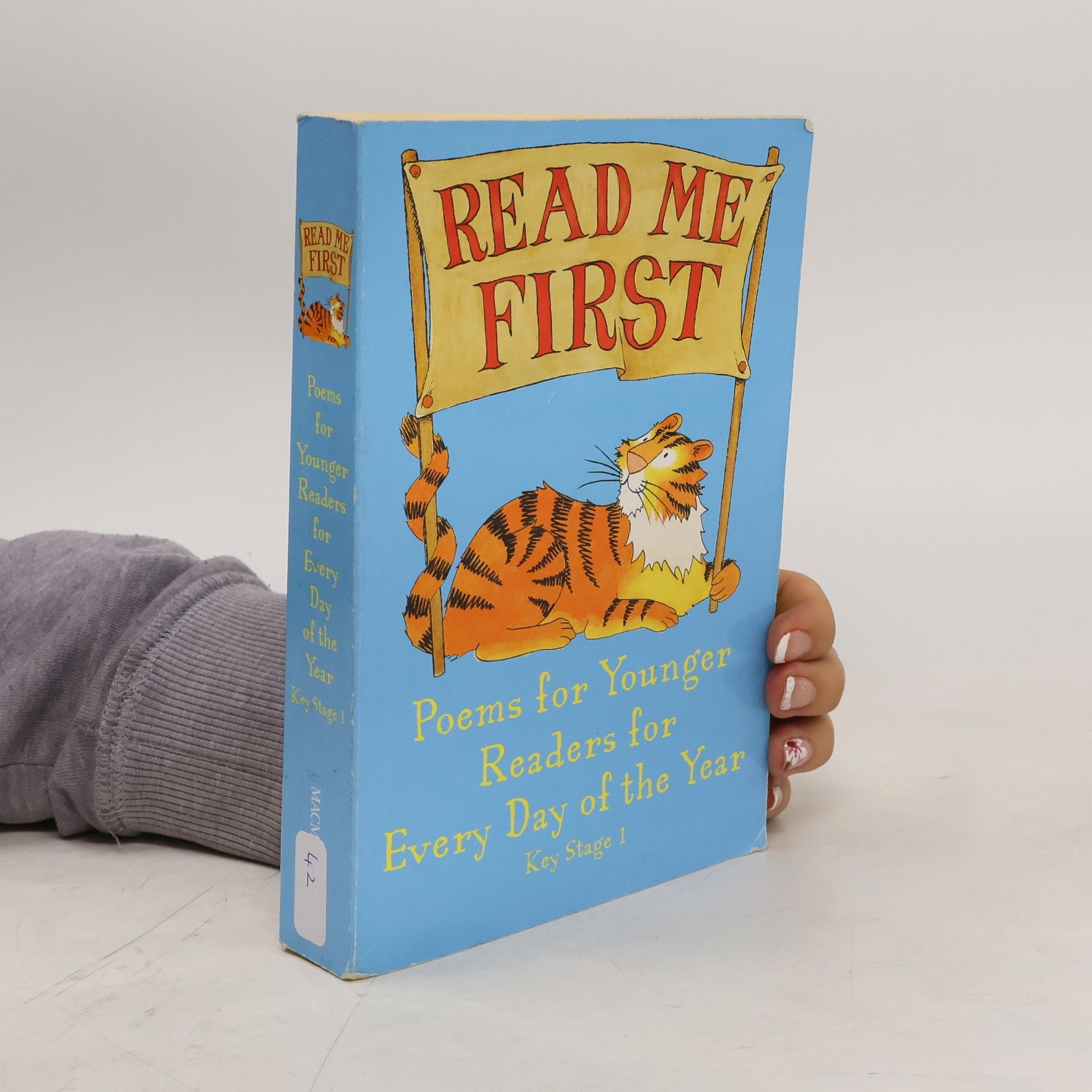 Louise Bolongaro READ ME FIRST. Poems for Younger Readers for Every Day of the Year