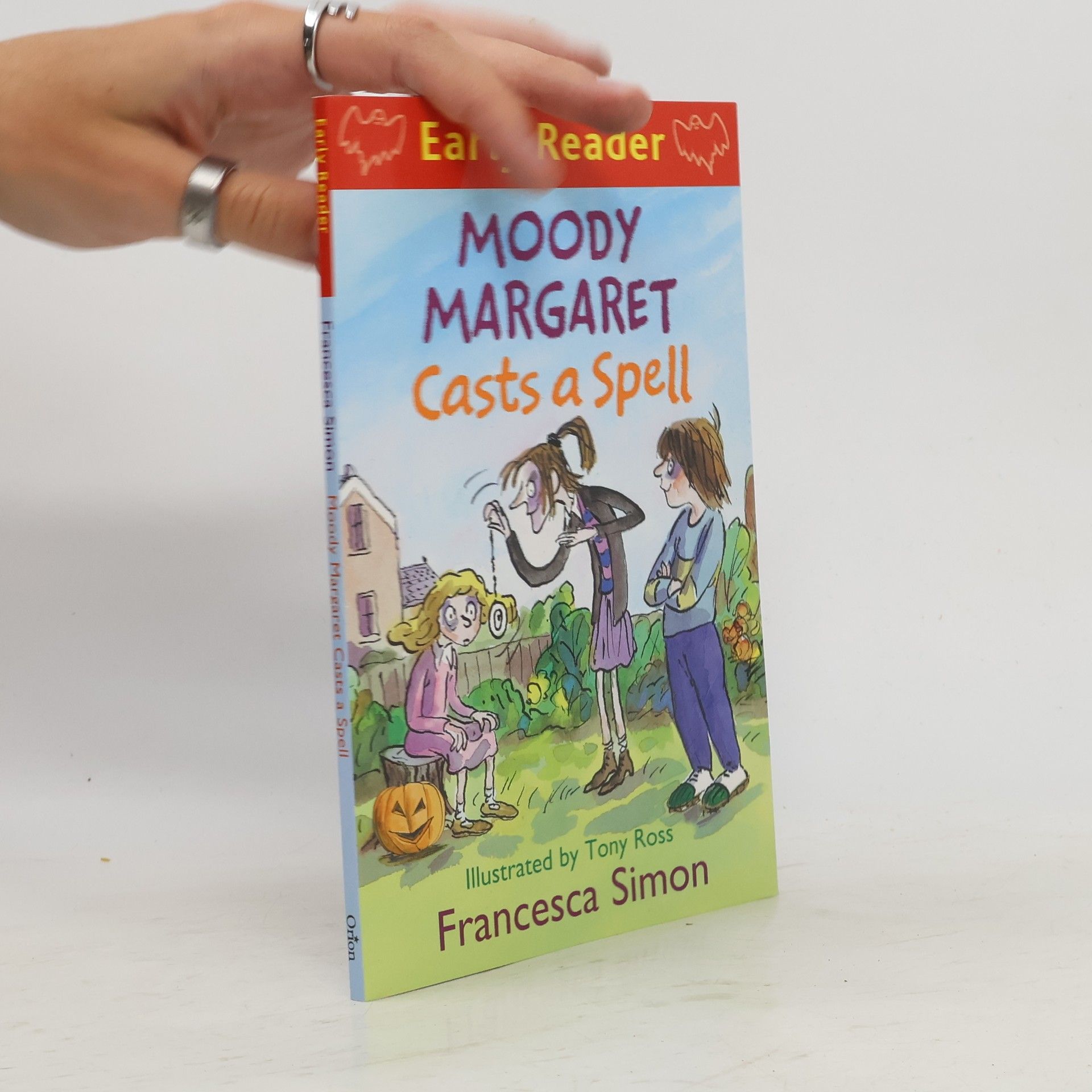 Francesca Simon Moody Margaret Casts a Spell