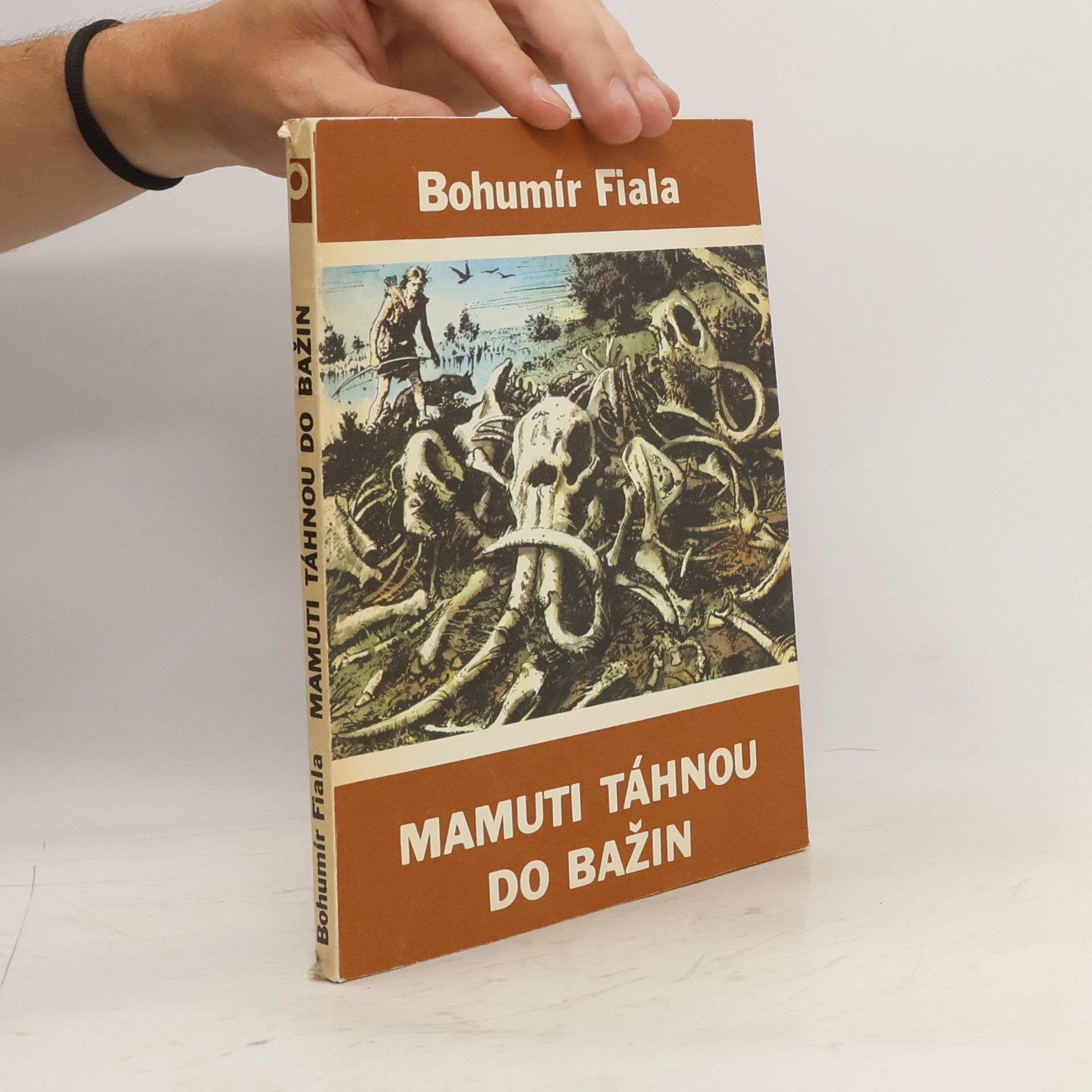 Zdeněk Burian Mamuti táhnou do bažin