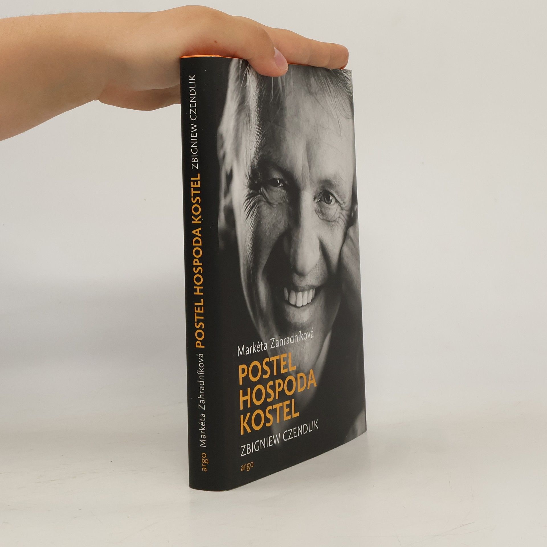 Postel, hospoda, kostel