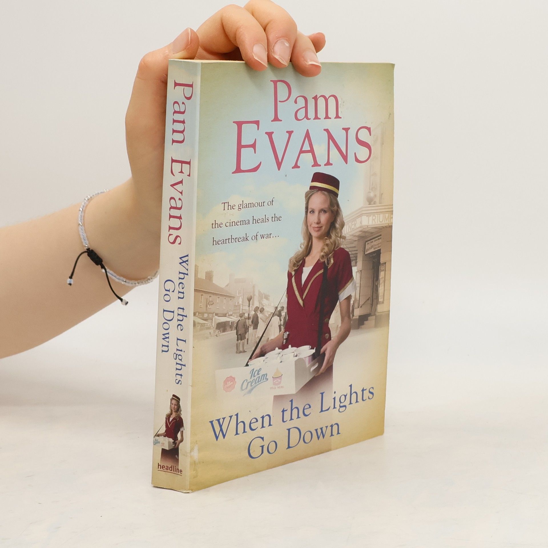 Pamela Evans When the Lights Go Down