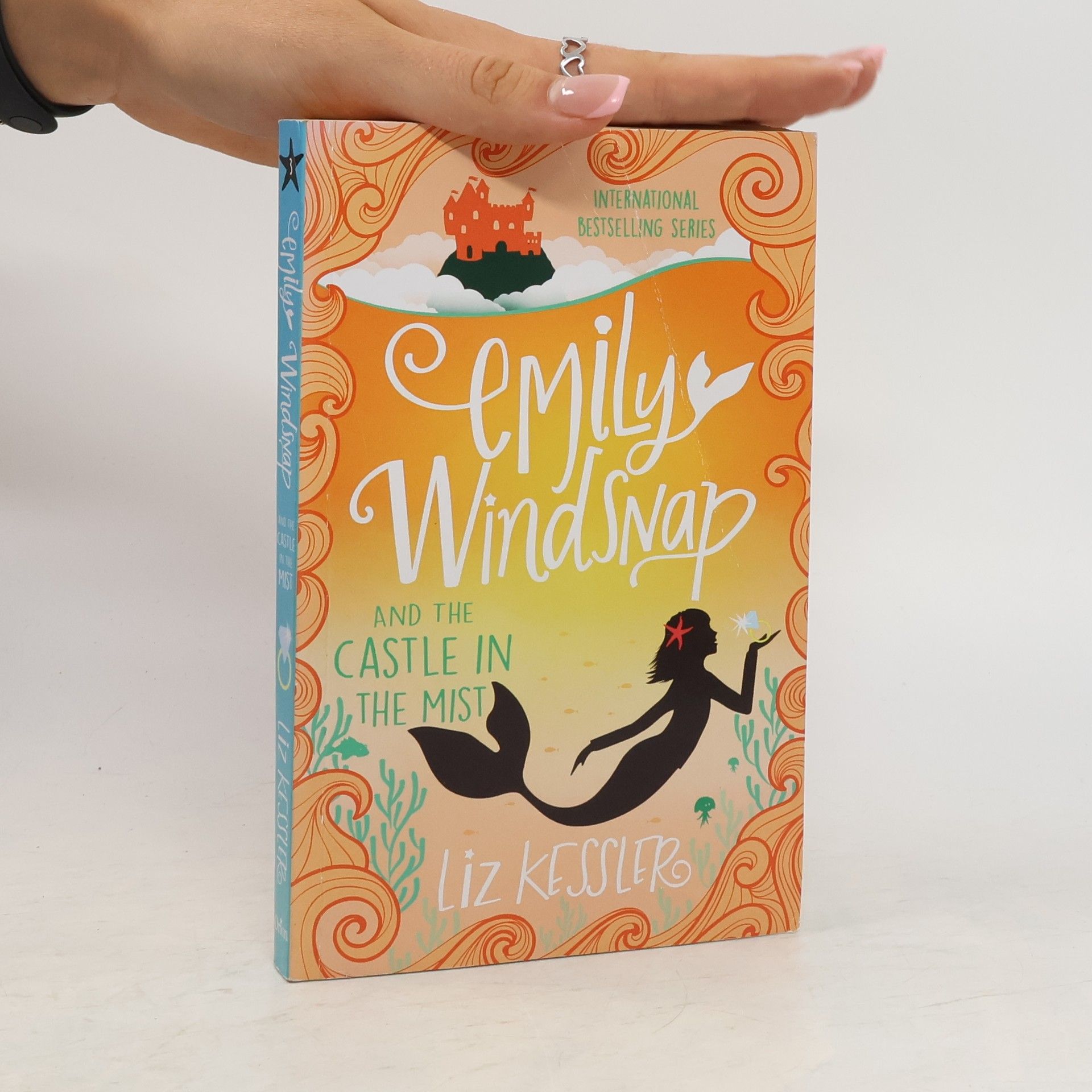 Liz Kessler Emily Windsnap and the Castle in the Mist