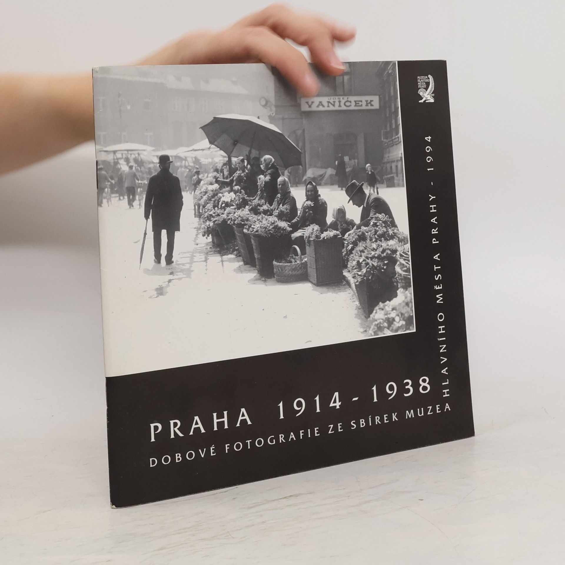 Jan Jungmann Praha 1914-1938: Dobové fotografie ze sbírek Muzea hlavního města Prahy