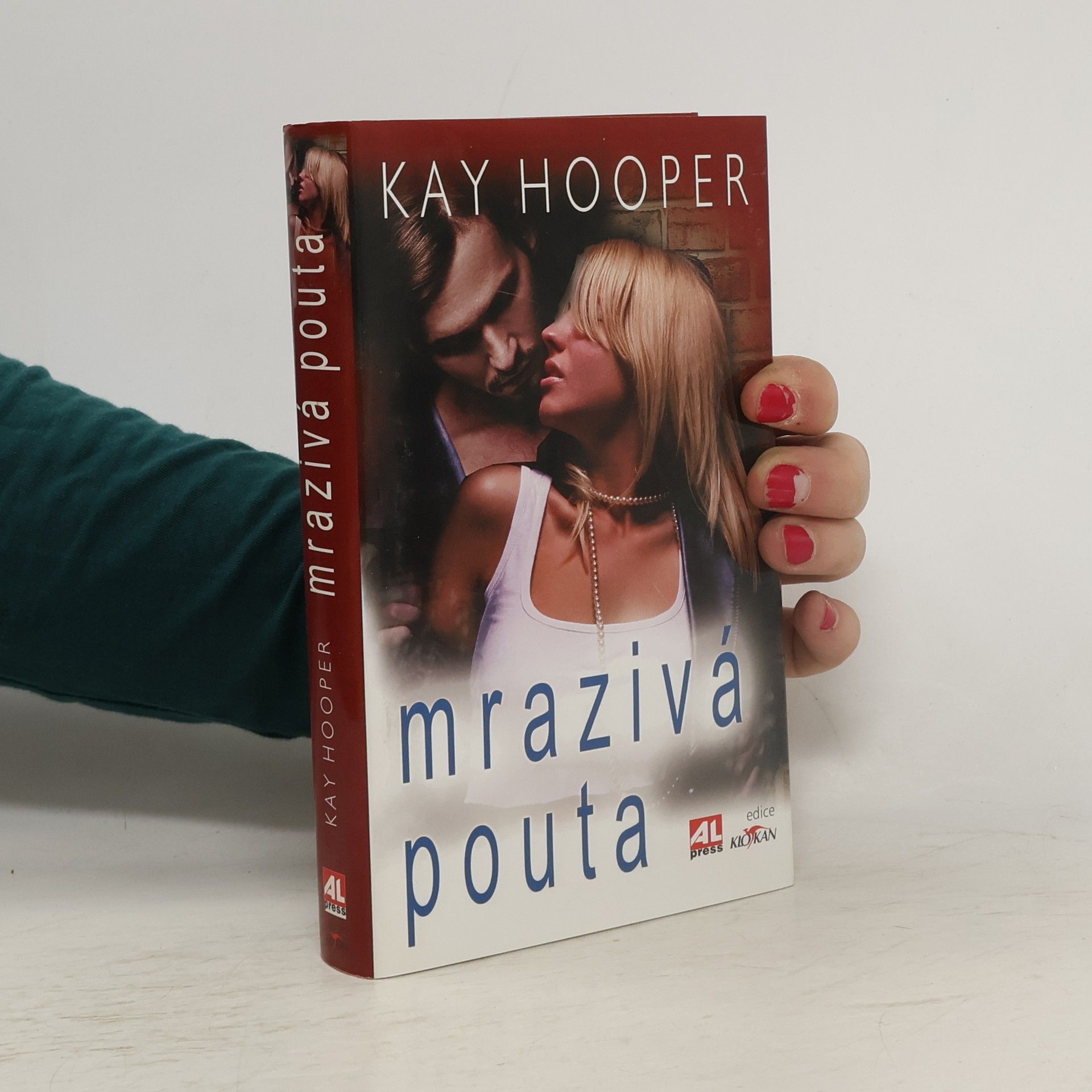 Kay Hooper Mrazivá pouta