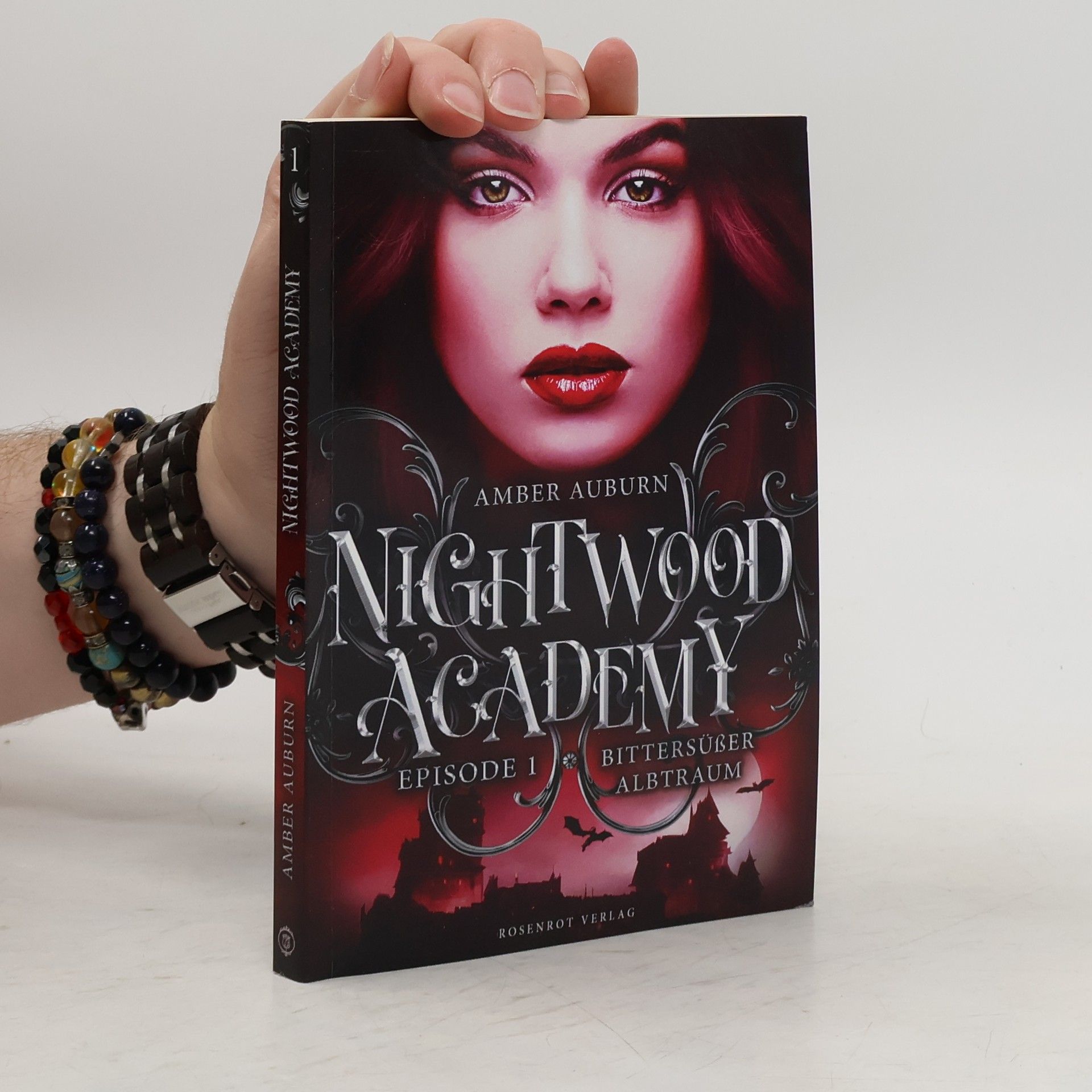 Amber Auburn Nightwood Academy, Episode 1 - Bittersüßer Albtraum