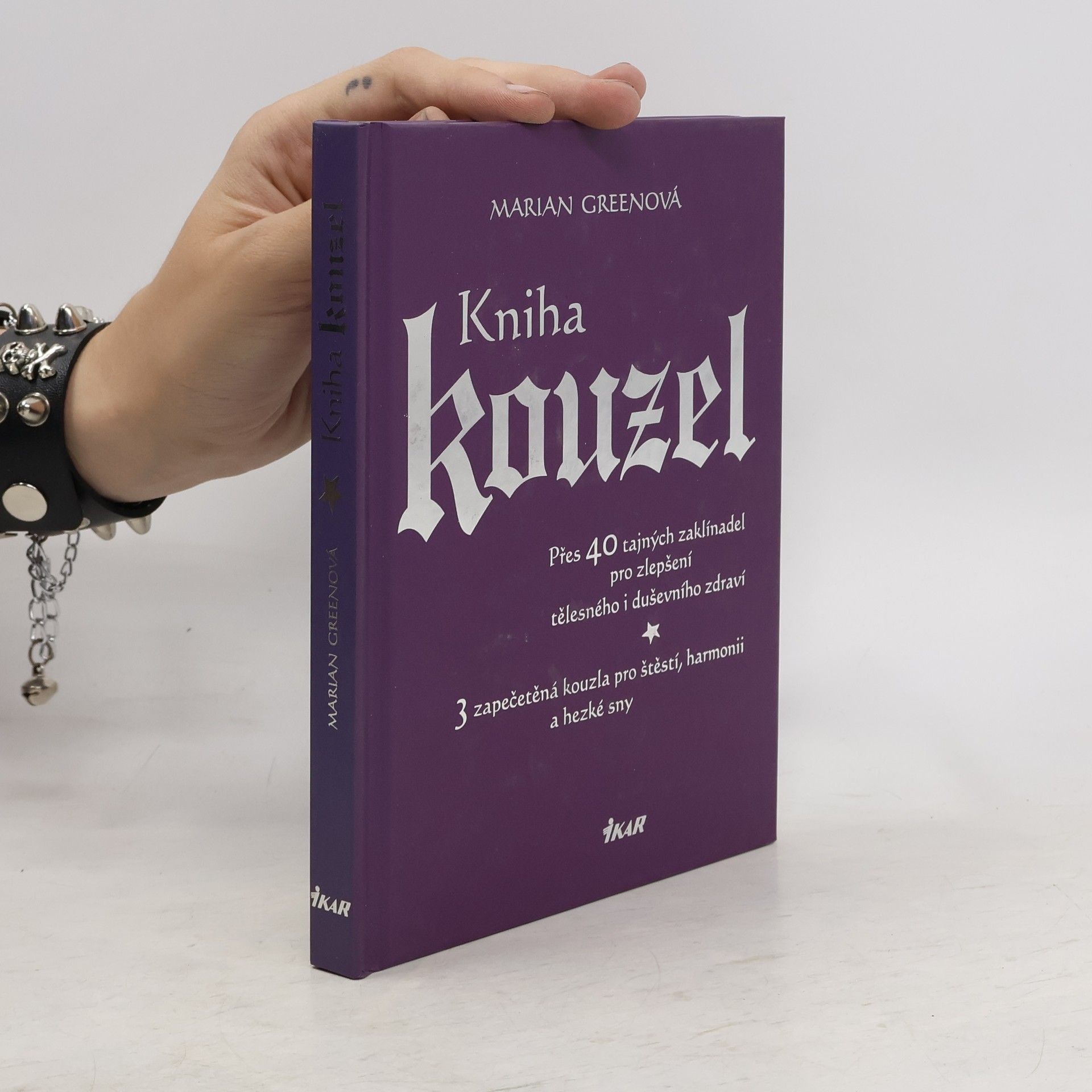 Marian Green Kniha kouzel. Přes 40 tajných zaklínadel pro zlepšení tělesného i duševního zdraví