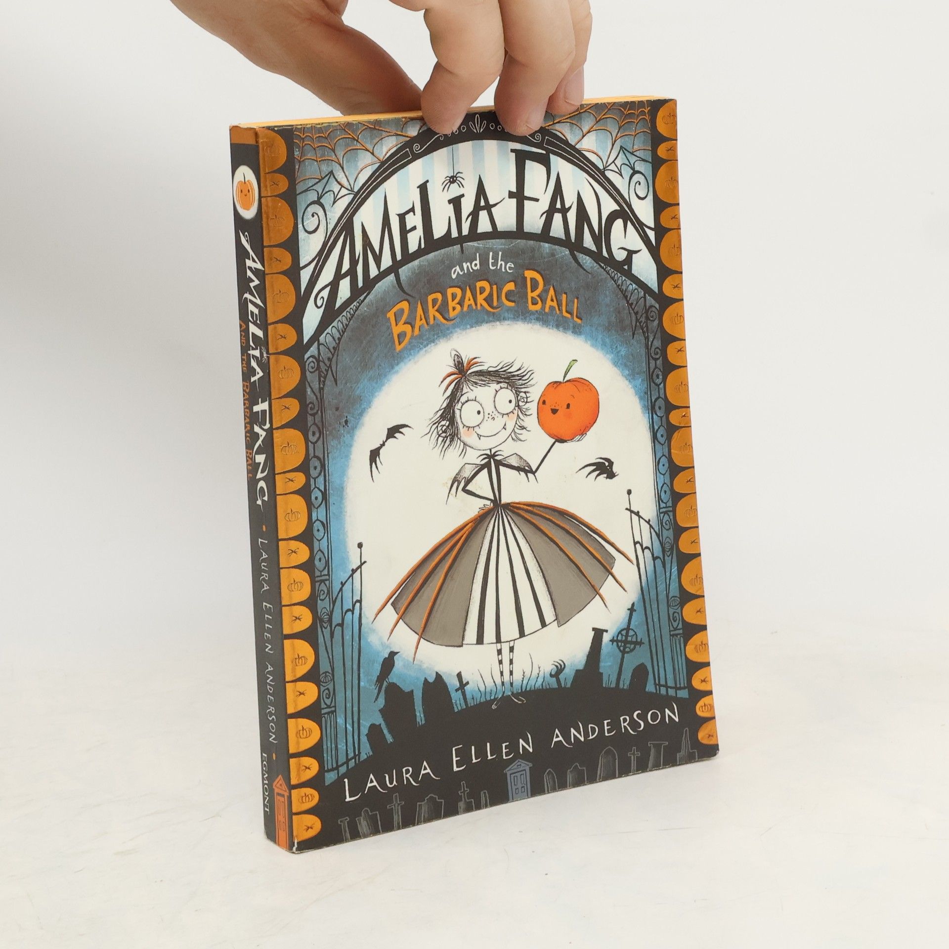 Laura Anderson Amelia Fang and the Barbaric Ball