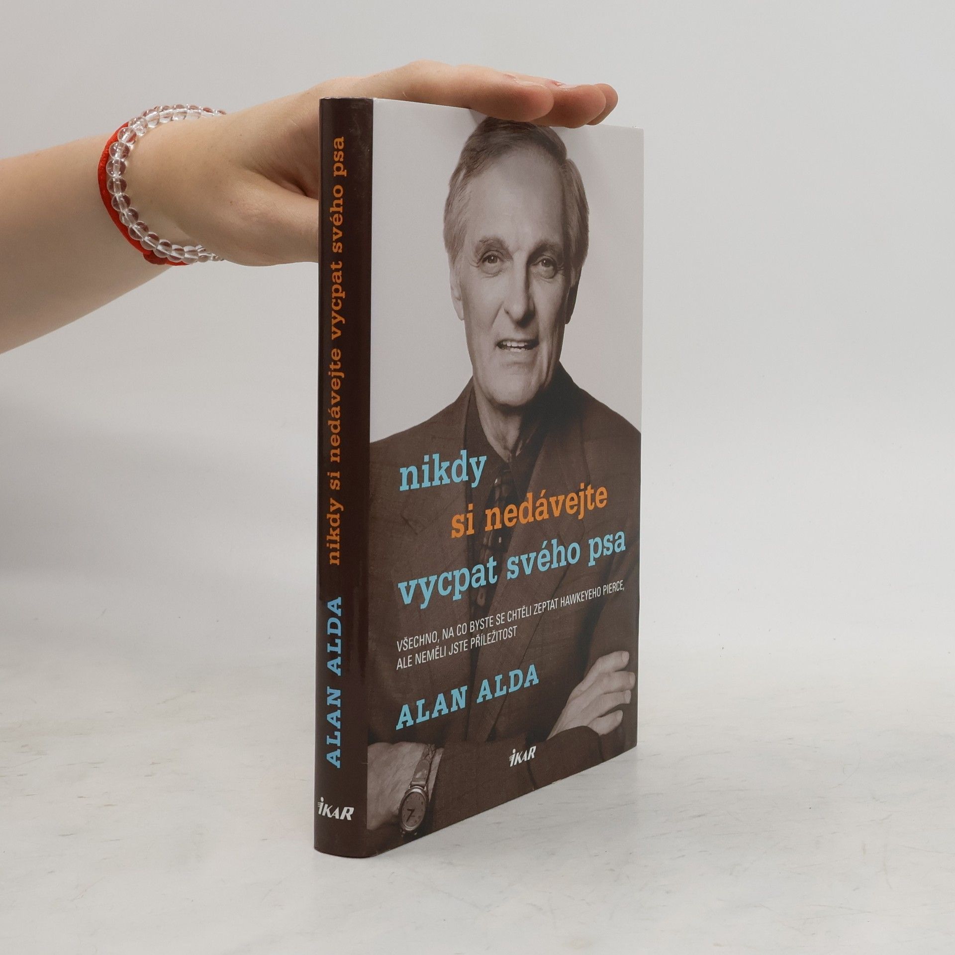 Alan Alda Nikdy si nedávejte vycpat svého psa: Všechno, na co byste se chtěli zeptat Hawkeyeho Pierce, ale neměli jste příležitost