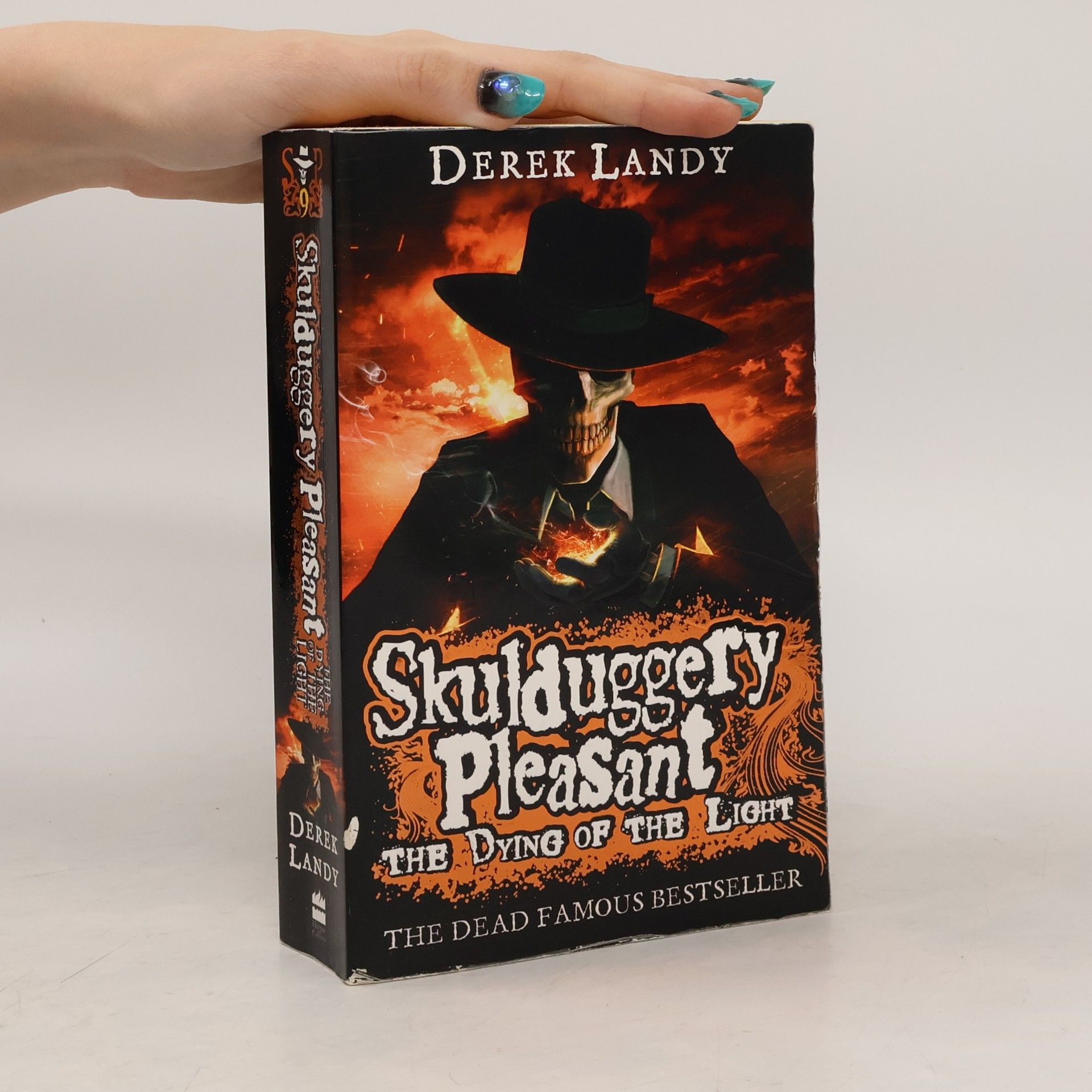 Derek Landy The Dying of the Light (Skulduggery Pleasant, Book 9)
