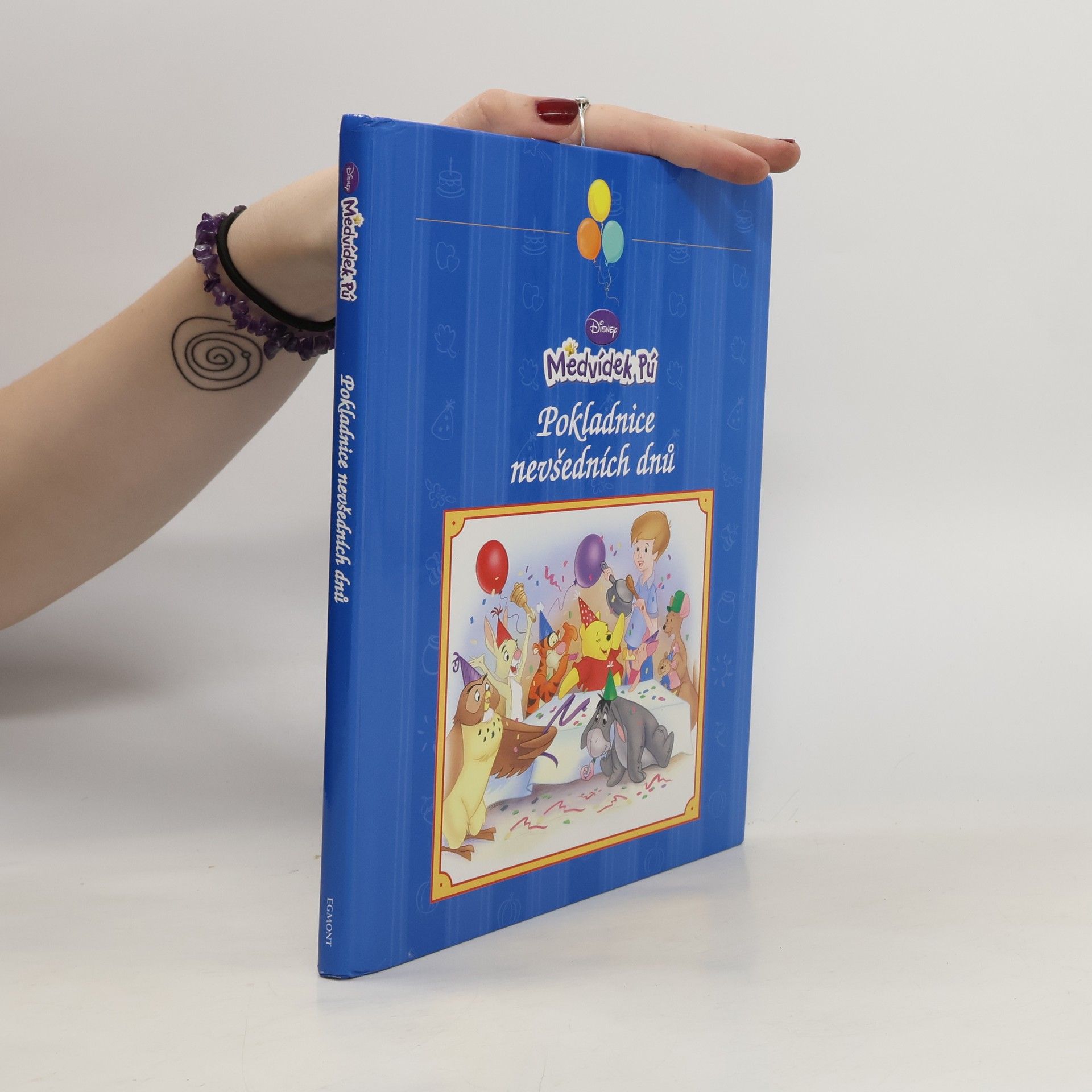 Medvídek Pú. Pokladnice nevšedních dnů