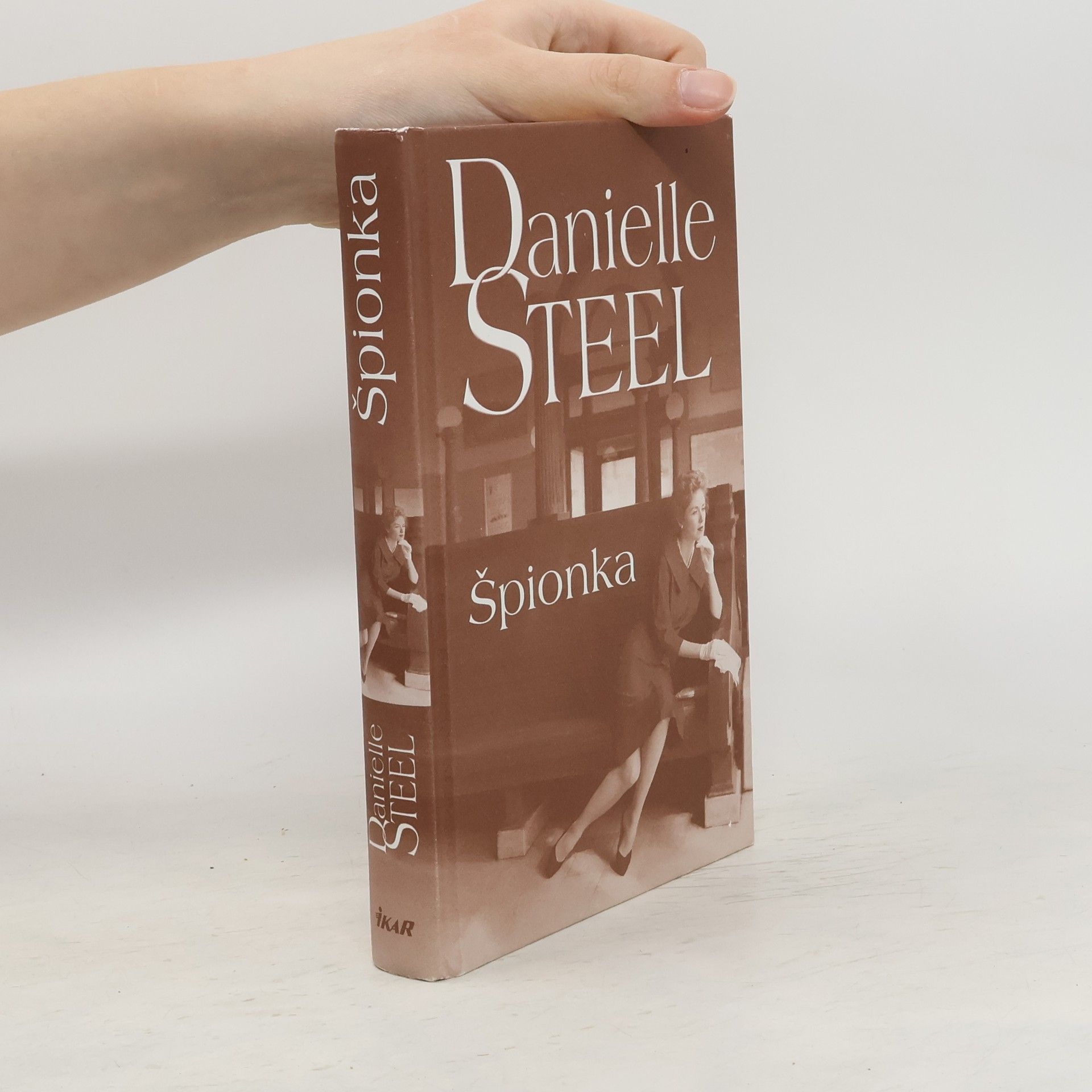Danielle Steel Špionka
